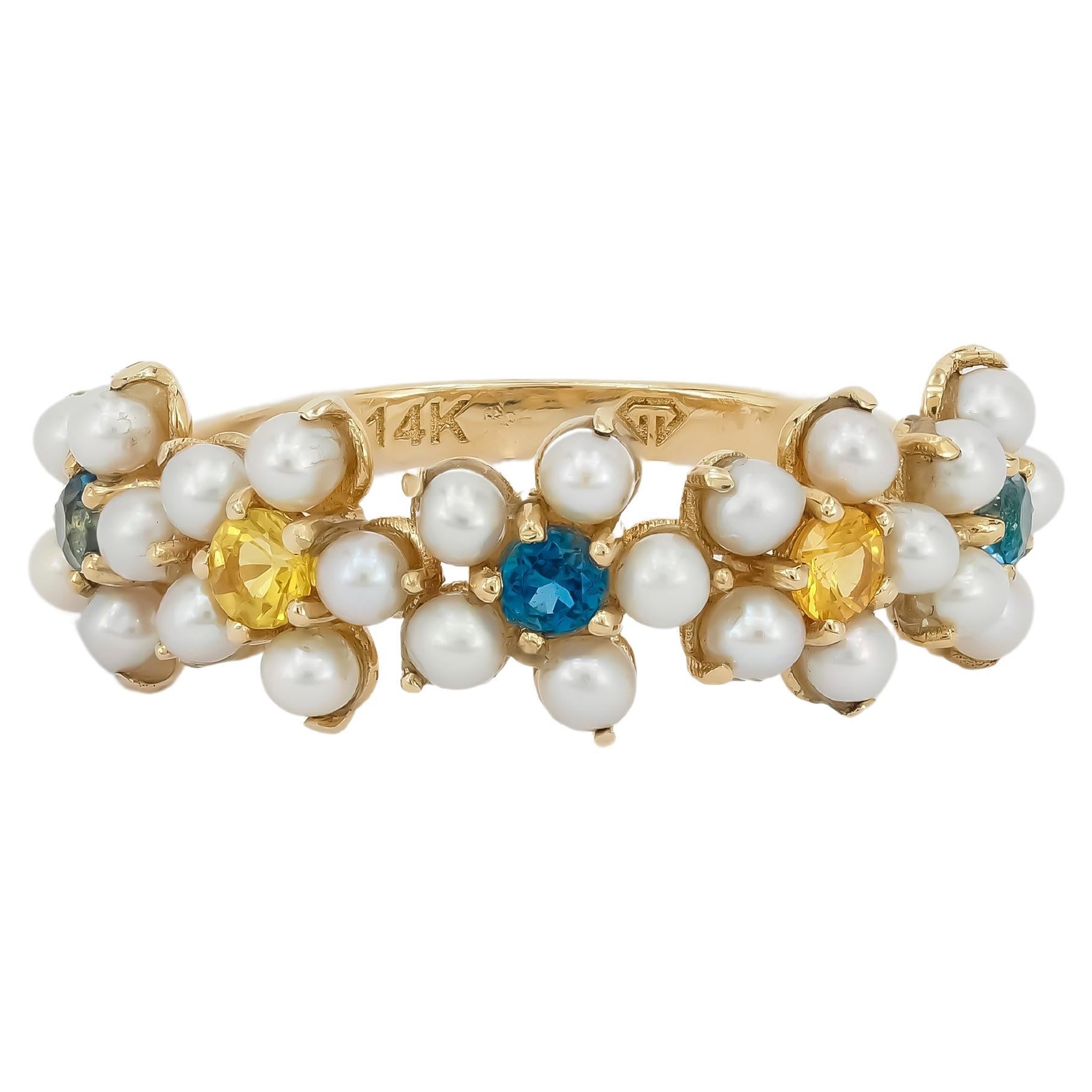Daisy gold ring with sapphires, pearls. 