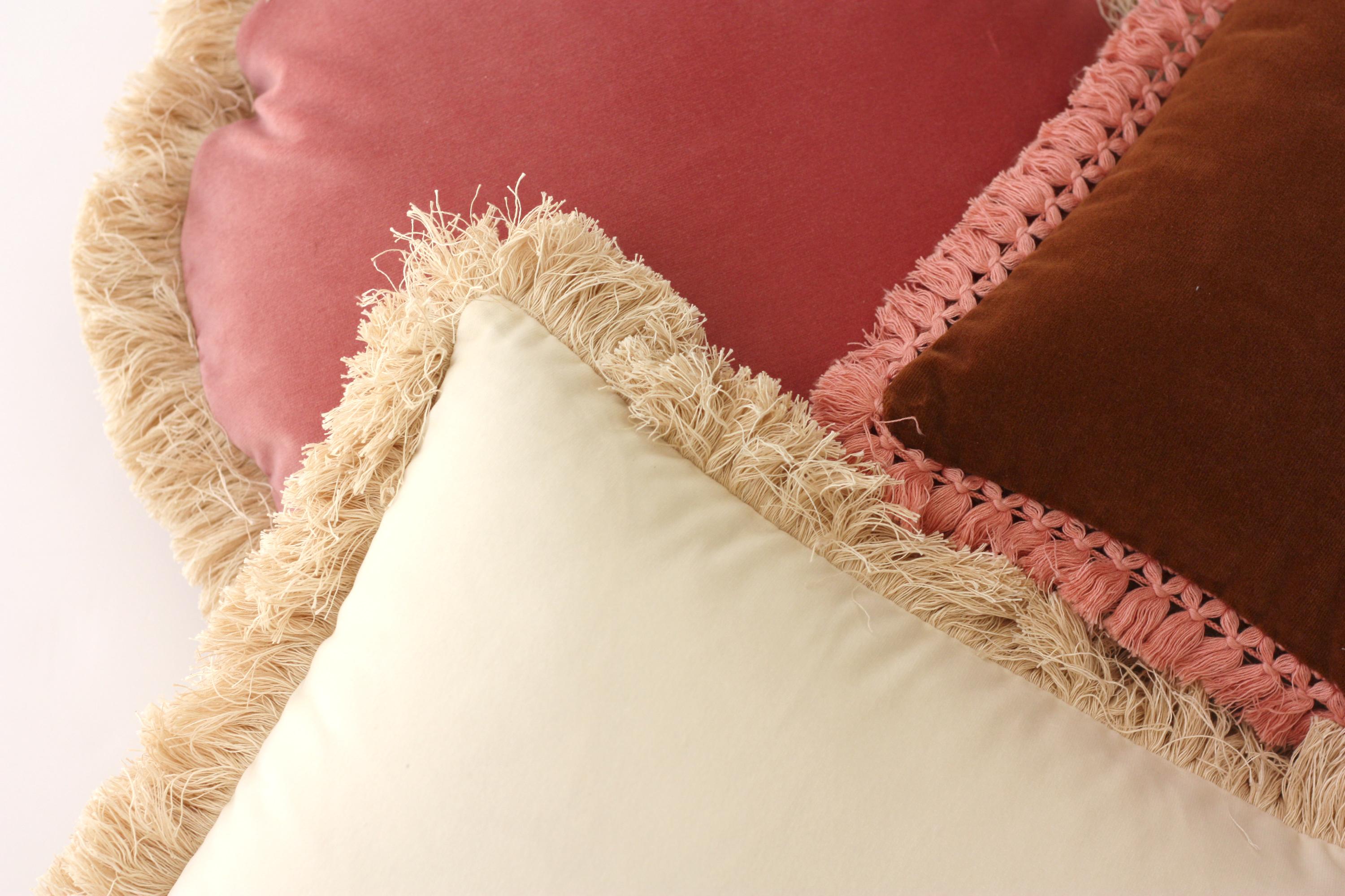 Trasforma il tuo spazio con un talismano per la casa di bellezza, buone energie e comfort.

Ispirato alla semplice bellezza e al potere di un fiore, DAISY è più di un semplice cuscino... è un'esplosione di comfort, energia positiva, libertà e
