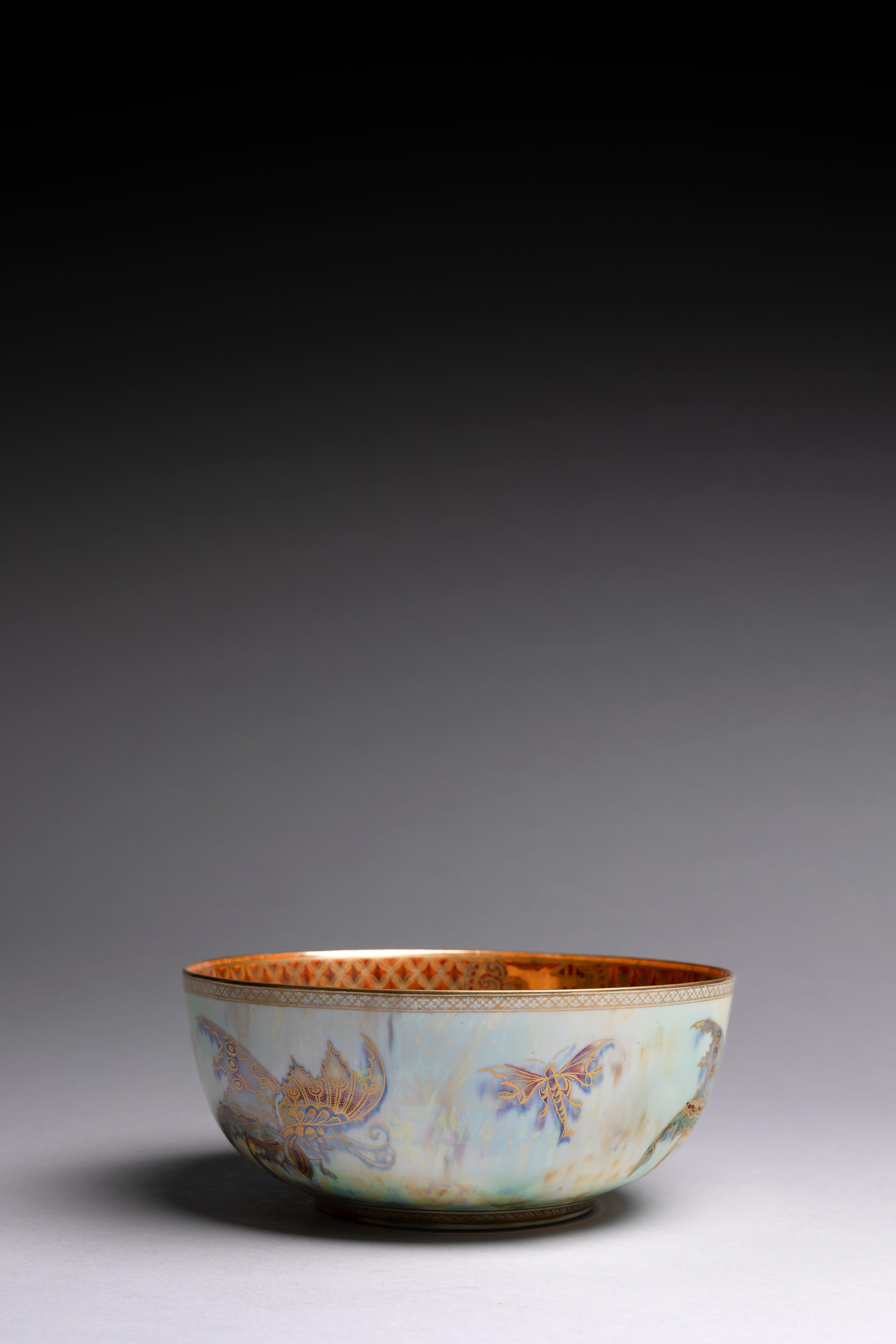 Dipinto Daisy Makeig-Jones Ciotola con farfalla di Wedgwood in vendita