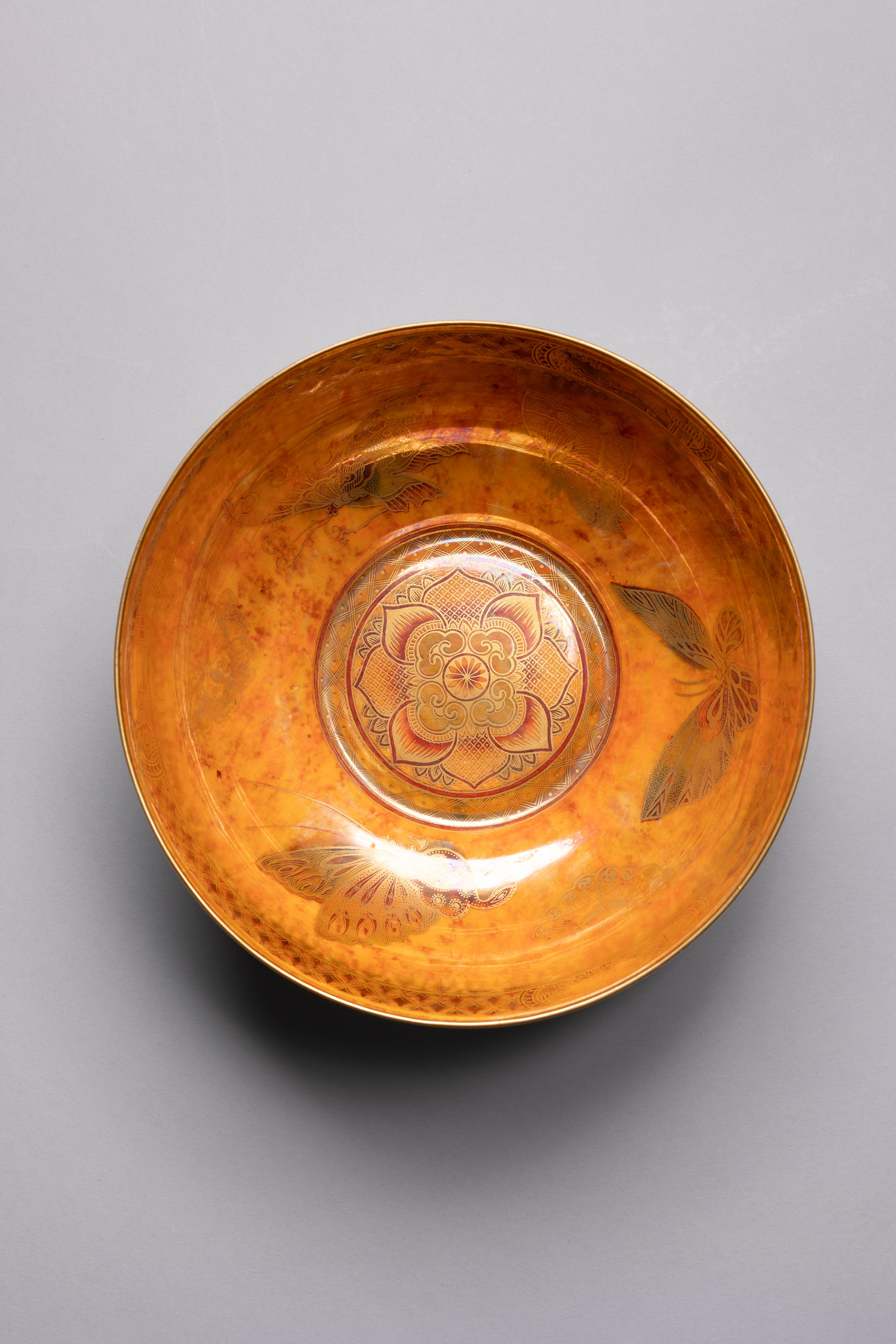 Inizio XX secolo Daisy Makeig-Jones Ciotola con farfalla di Wedgwood in vendita