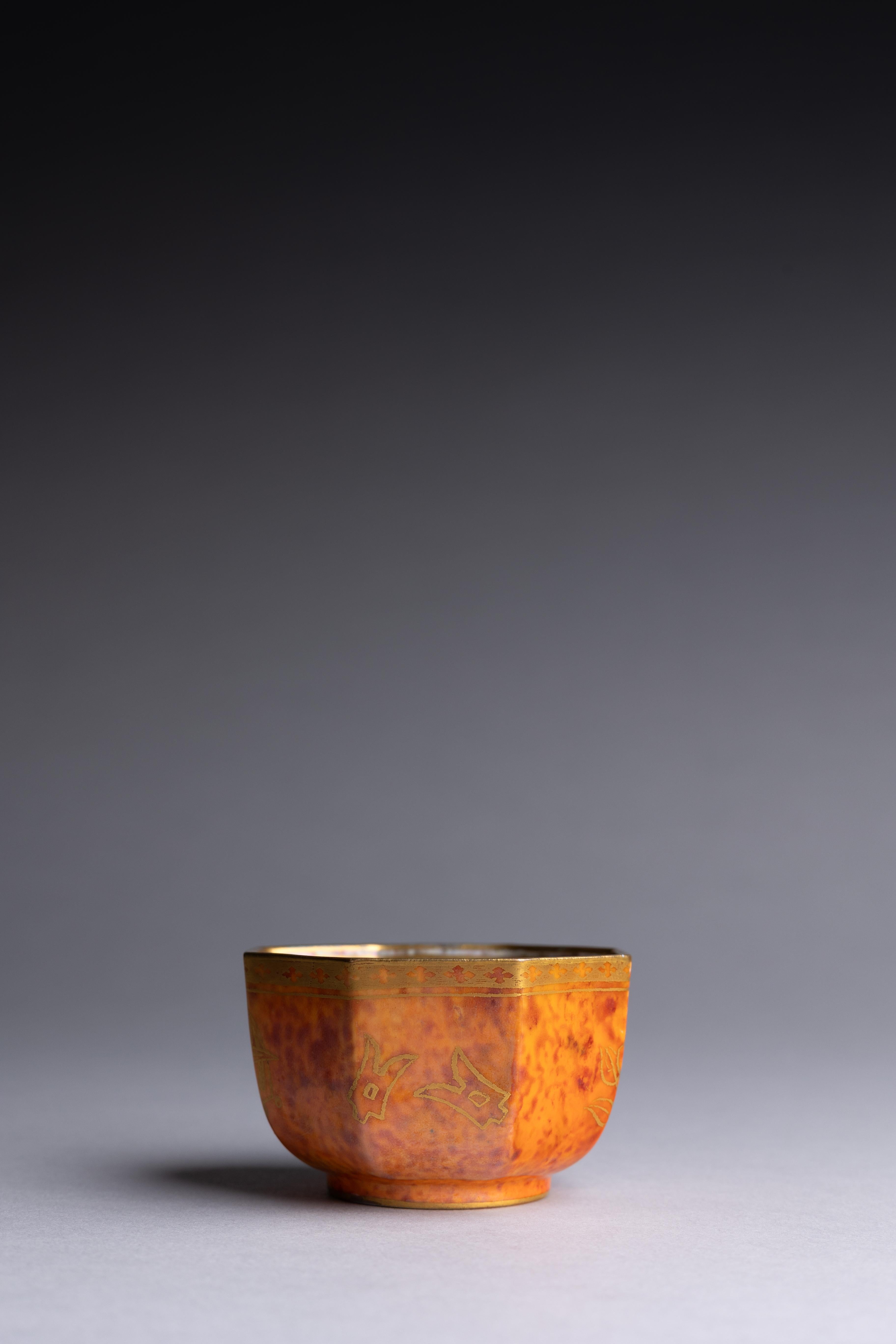 Cuenco miniatura Daisy Makeig-Jones Wedgwood Lustre Naranja Art Decó en venta