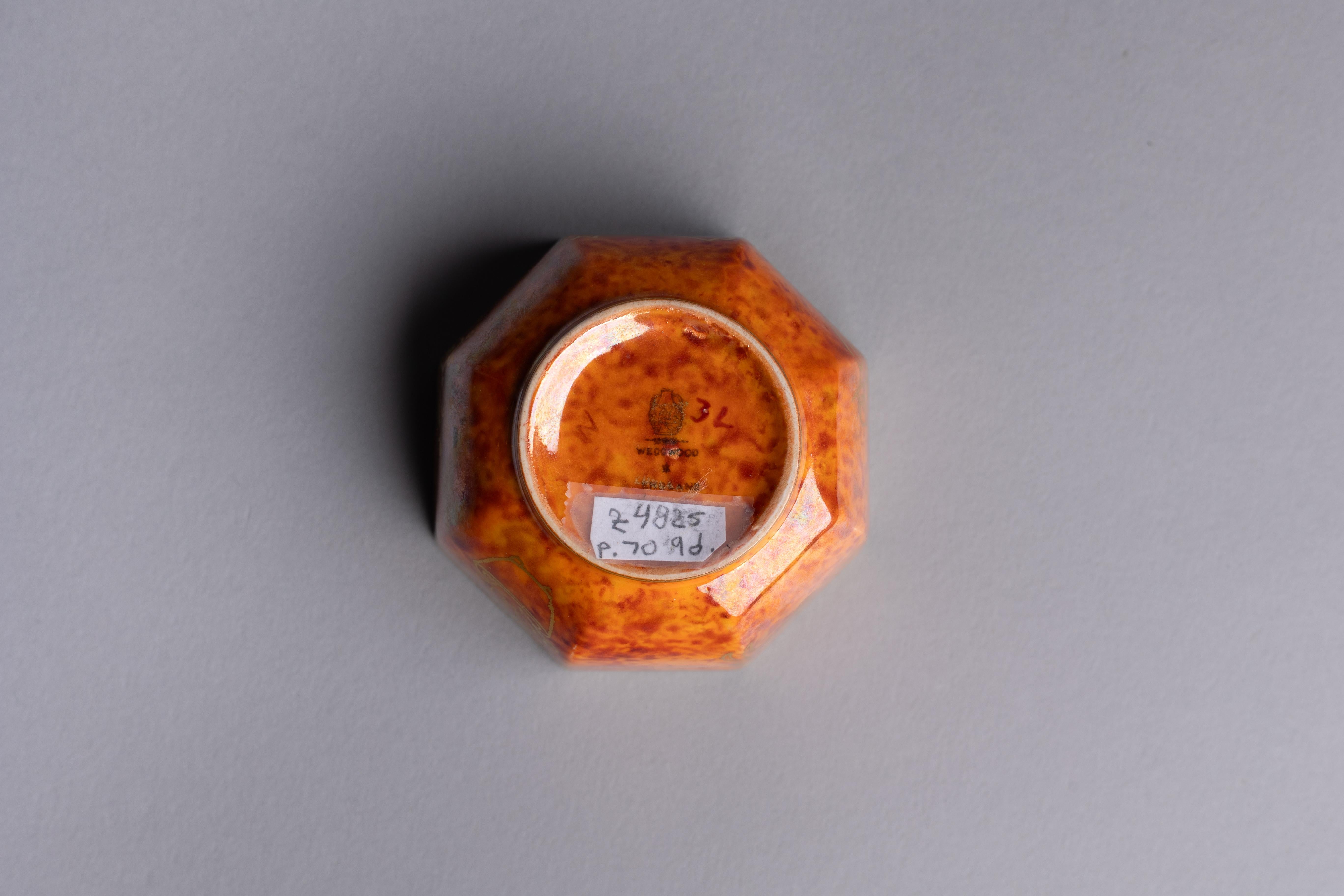 Cuenco miniatura Daisy Makeig-Jones Wedgwood Lustre Naranja principios del siglo XX en venta