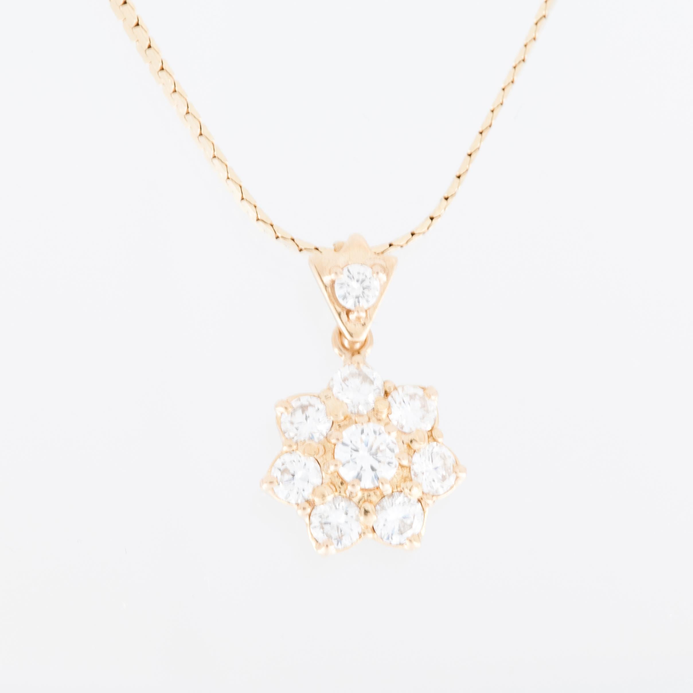 HRD Certified Daisy Pendant Yellow Gold with Diamonds In Good Condition For Sale In Esch-Sur-Alzette, LU