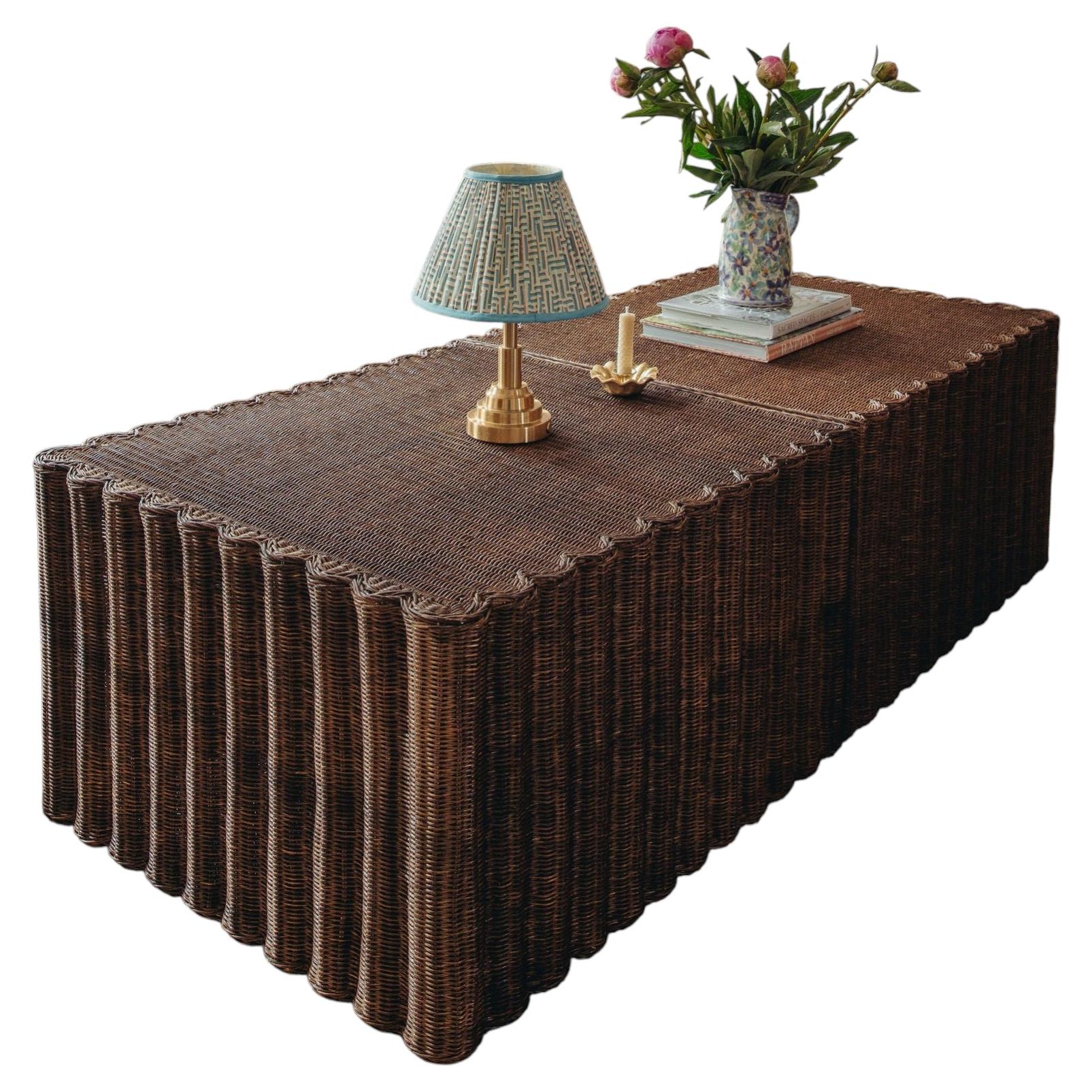 Daisy Large Riffelgeflecht Couchtisch - Zweiteiliges Set im Angebot