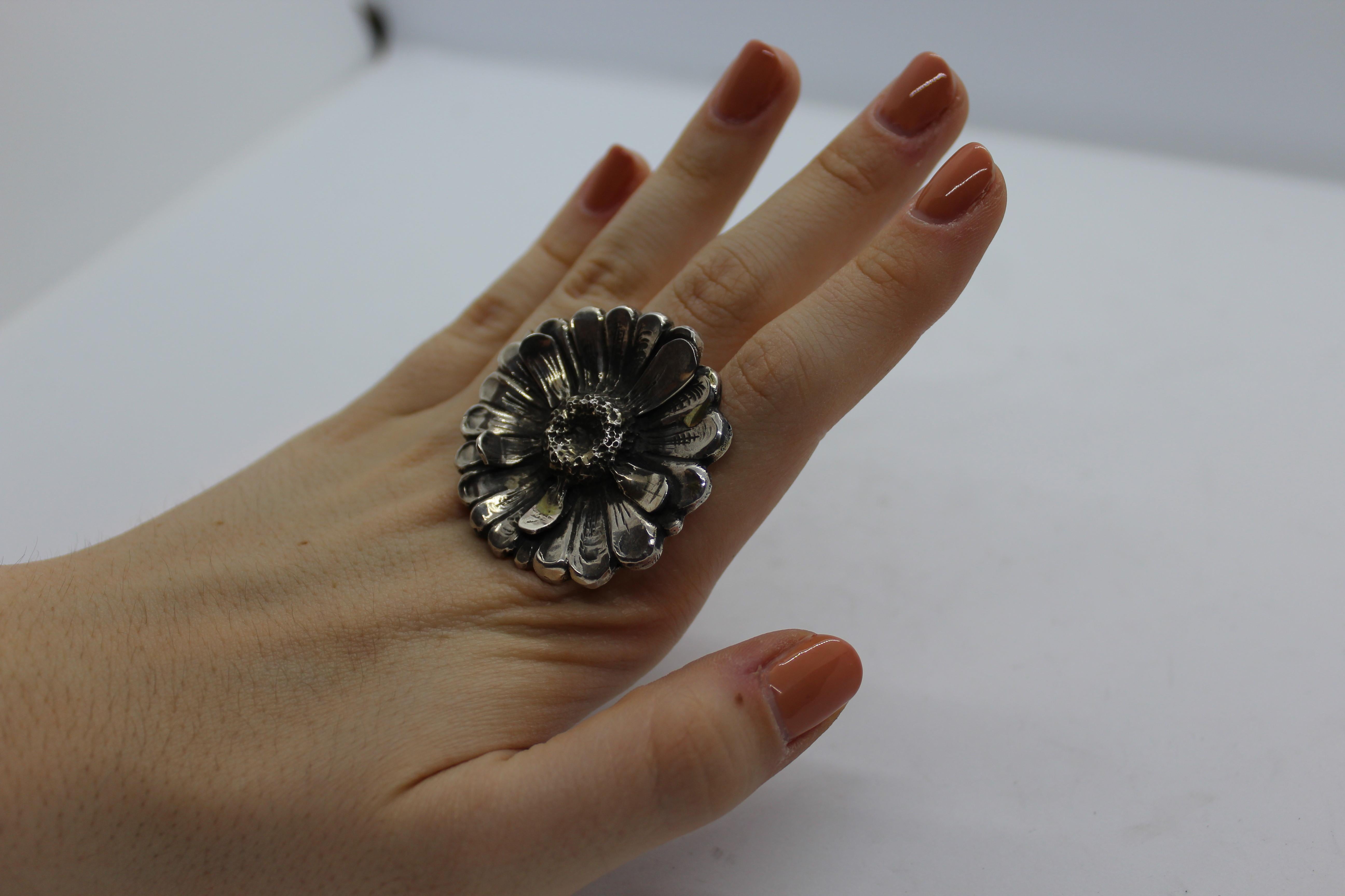 Daisy Ring Sterling Silver, Handcrafted, Italy For Sale 1