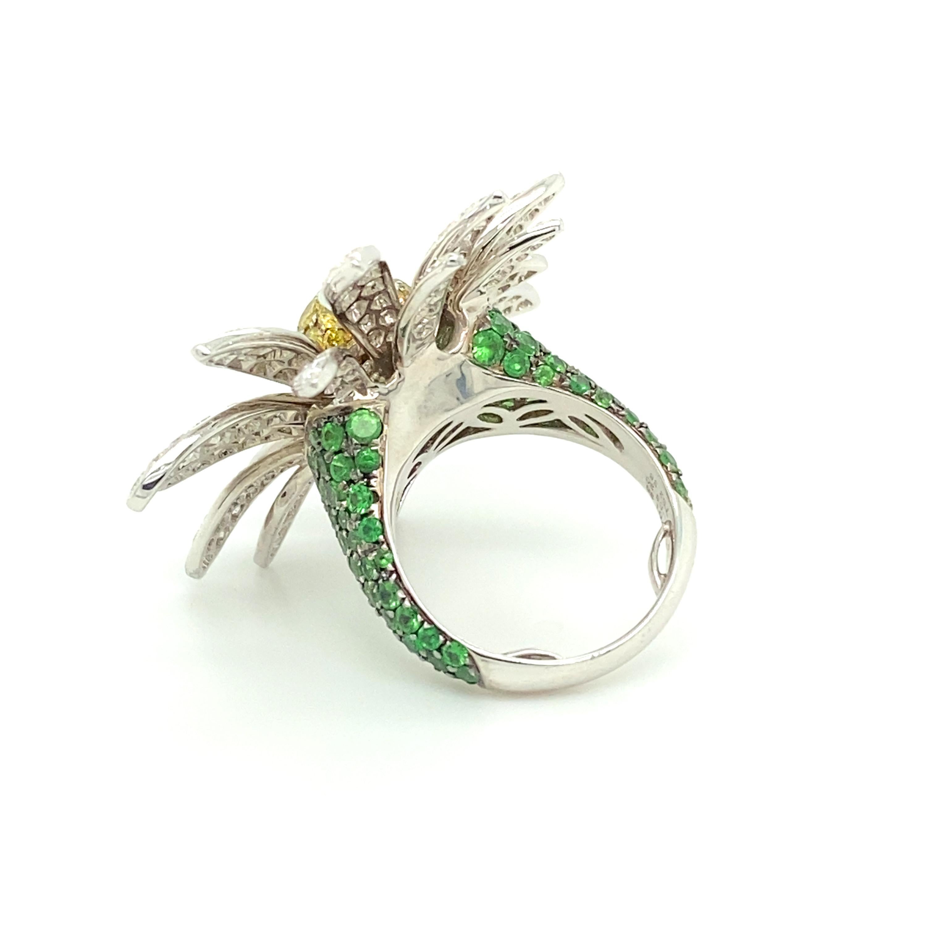 Daisy Ring with Diamonds and Tsavorites in 18 Karat White Gold by SILLAM 1835 4