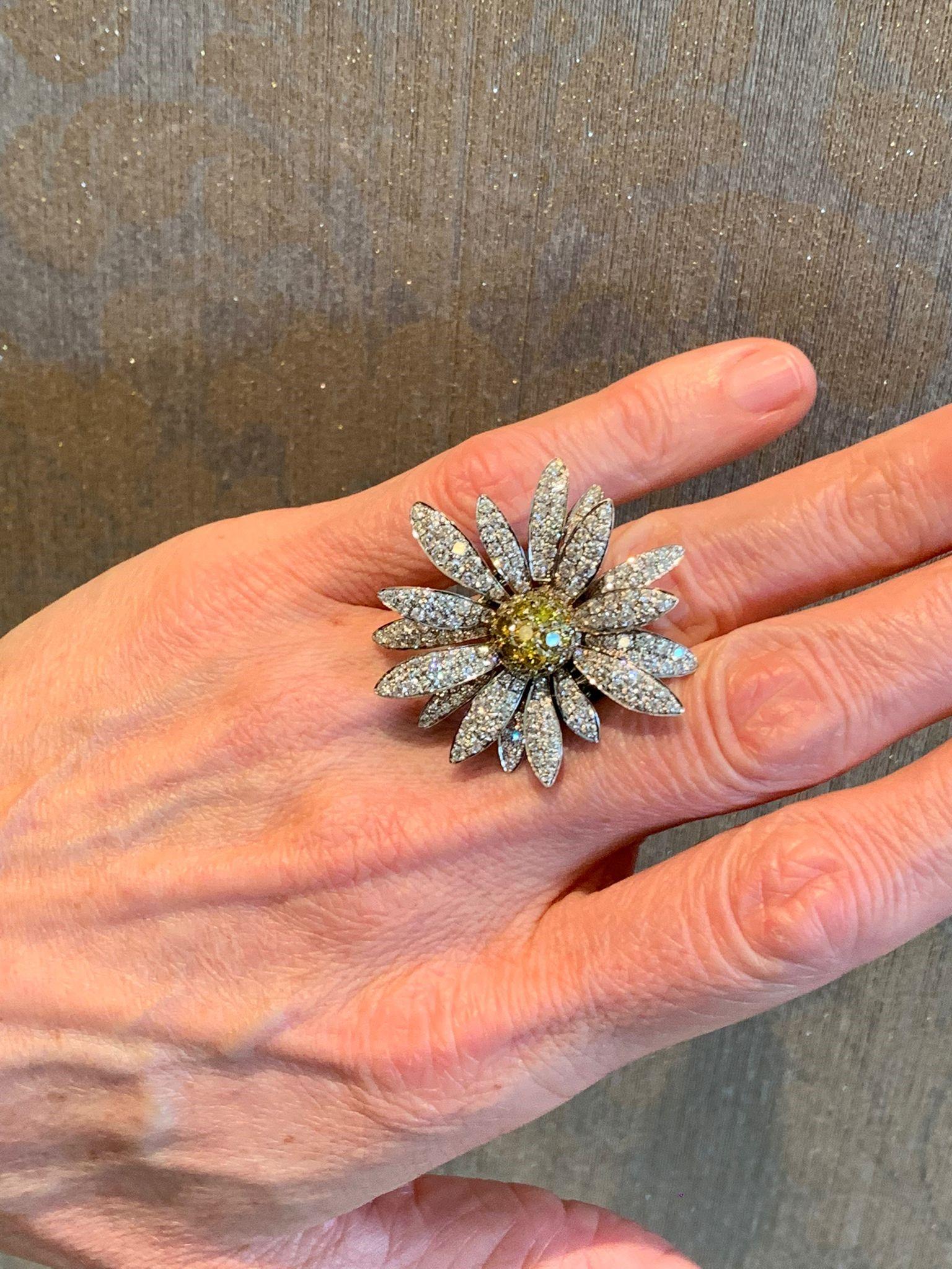 Contemporary Daisy Ring with Diamonds and Tsavorites in 18 Karat White Gold by SILLAM 1835