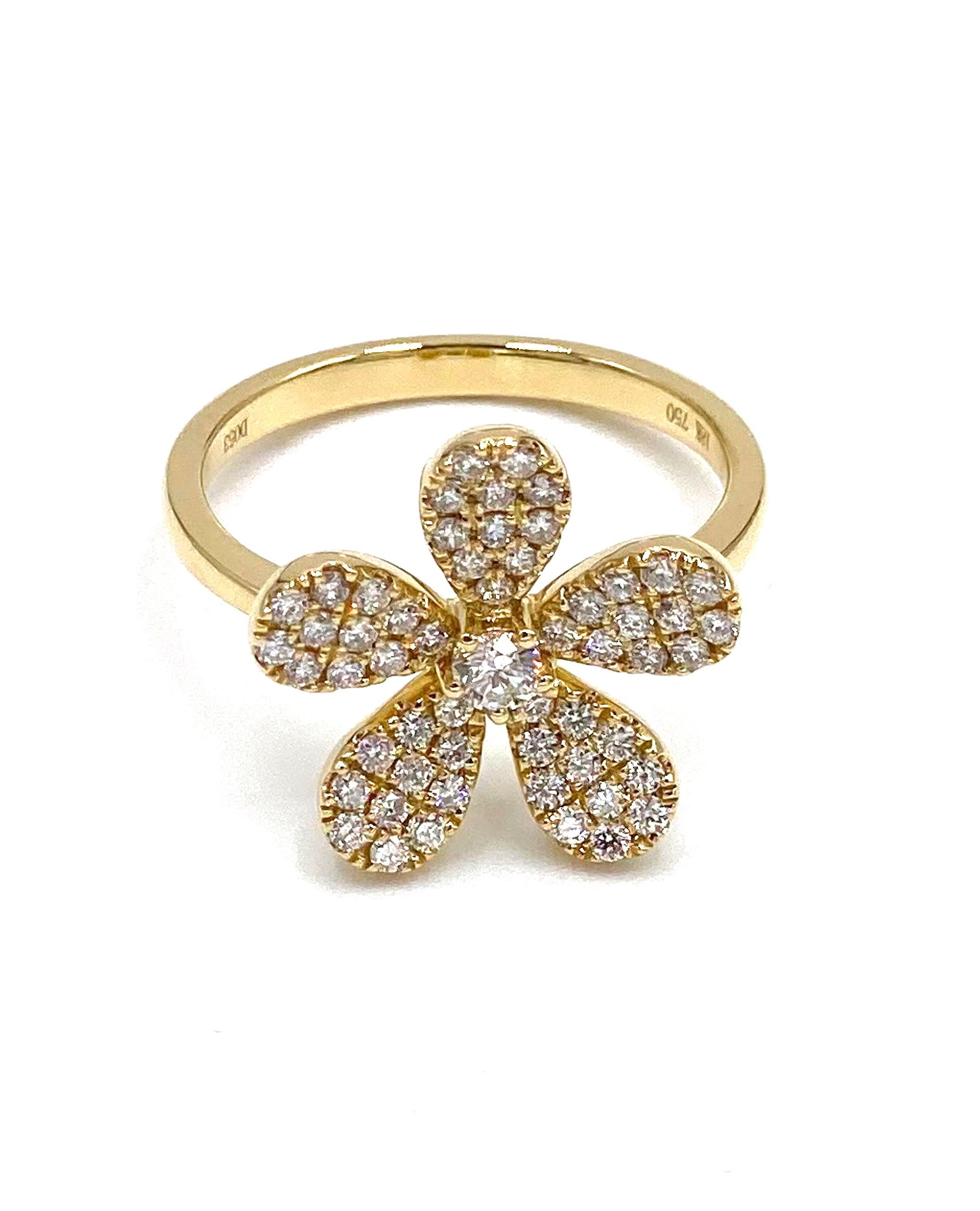 Daisy ring with diamonds totaling 0.57 carats in 18K yellow gold.

- Finger size 6.5