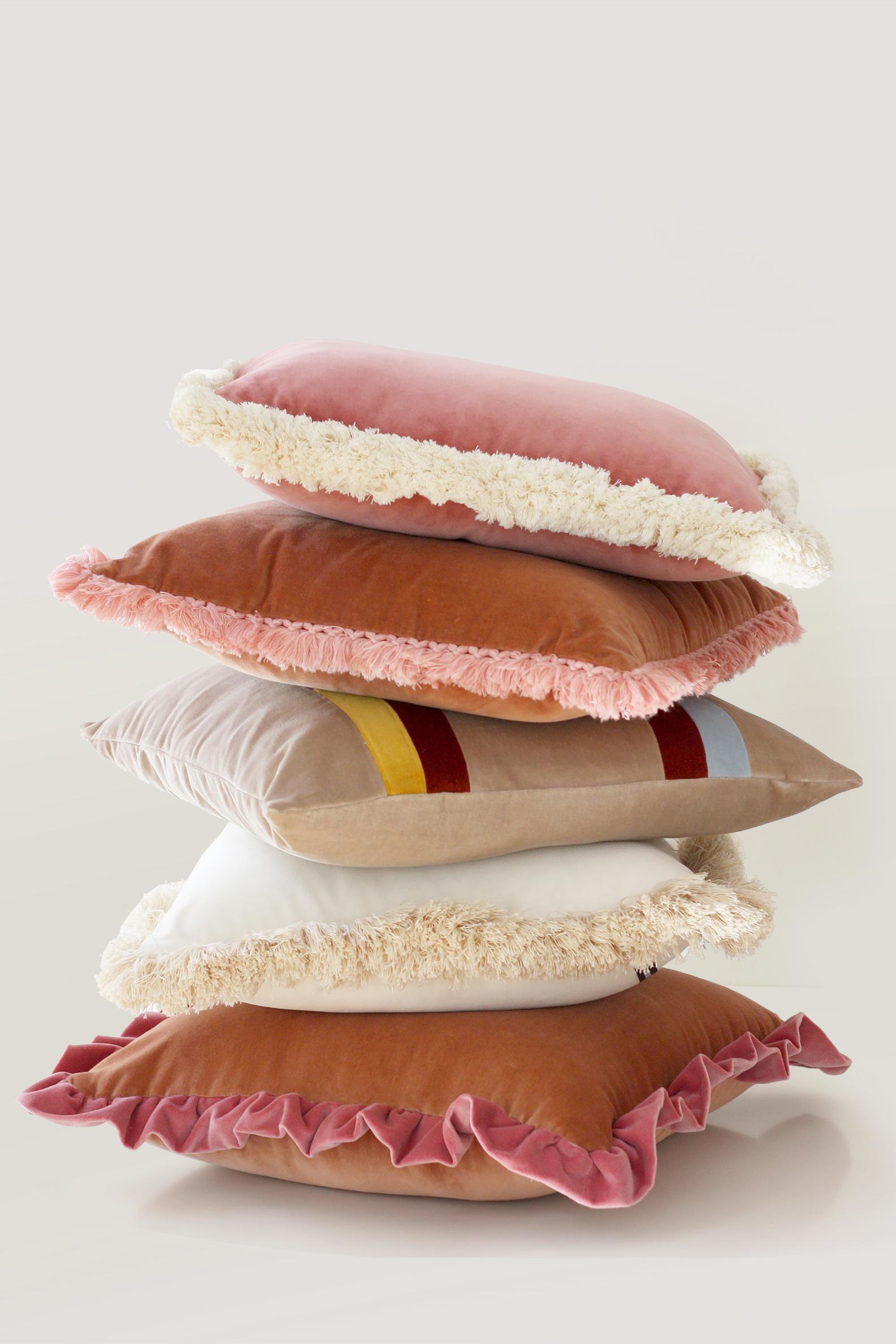 Patchwork Set di 3 cuscini rotondi con frange in velluto fatti a mano DAISY in vendita