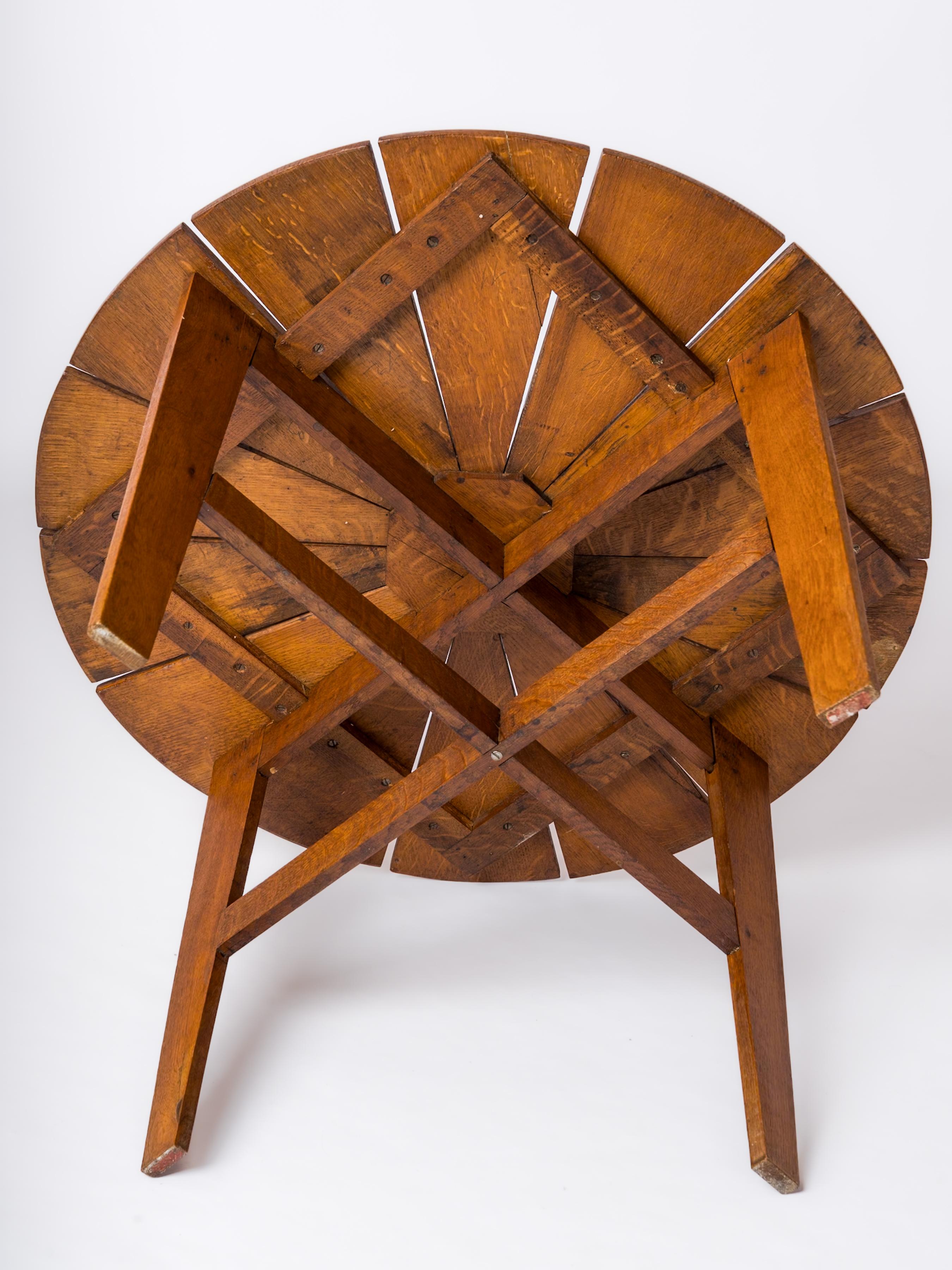 Table basse ronde à lattes en Oak Oak en forme de marguerite - France 1950's en vente 5
