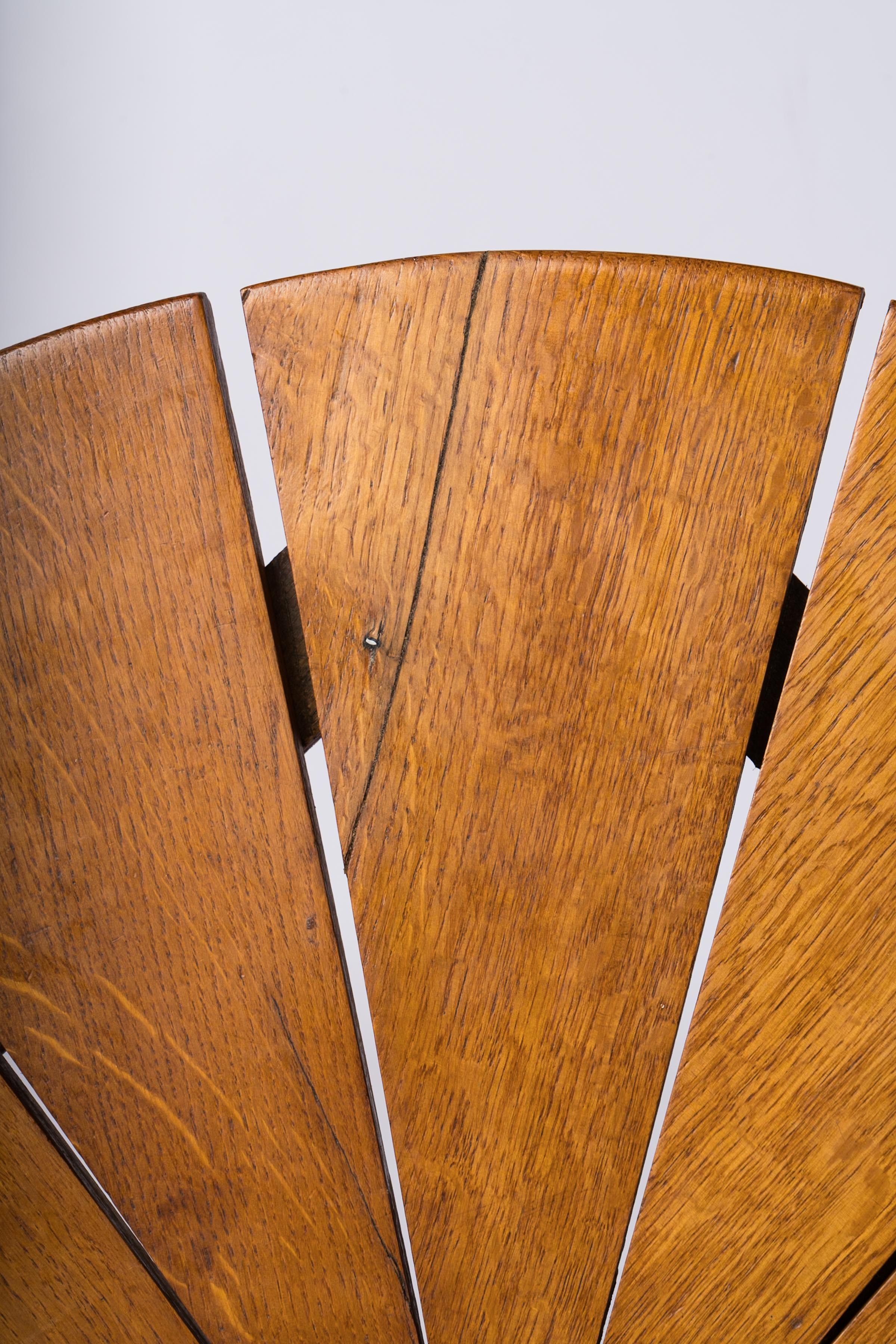 Table basse ronde à lattes en Oak Oak en forme de marguerite - France 1950's en vente 2