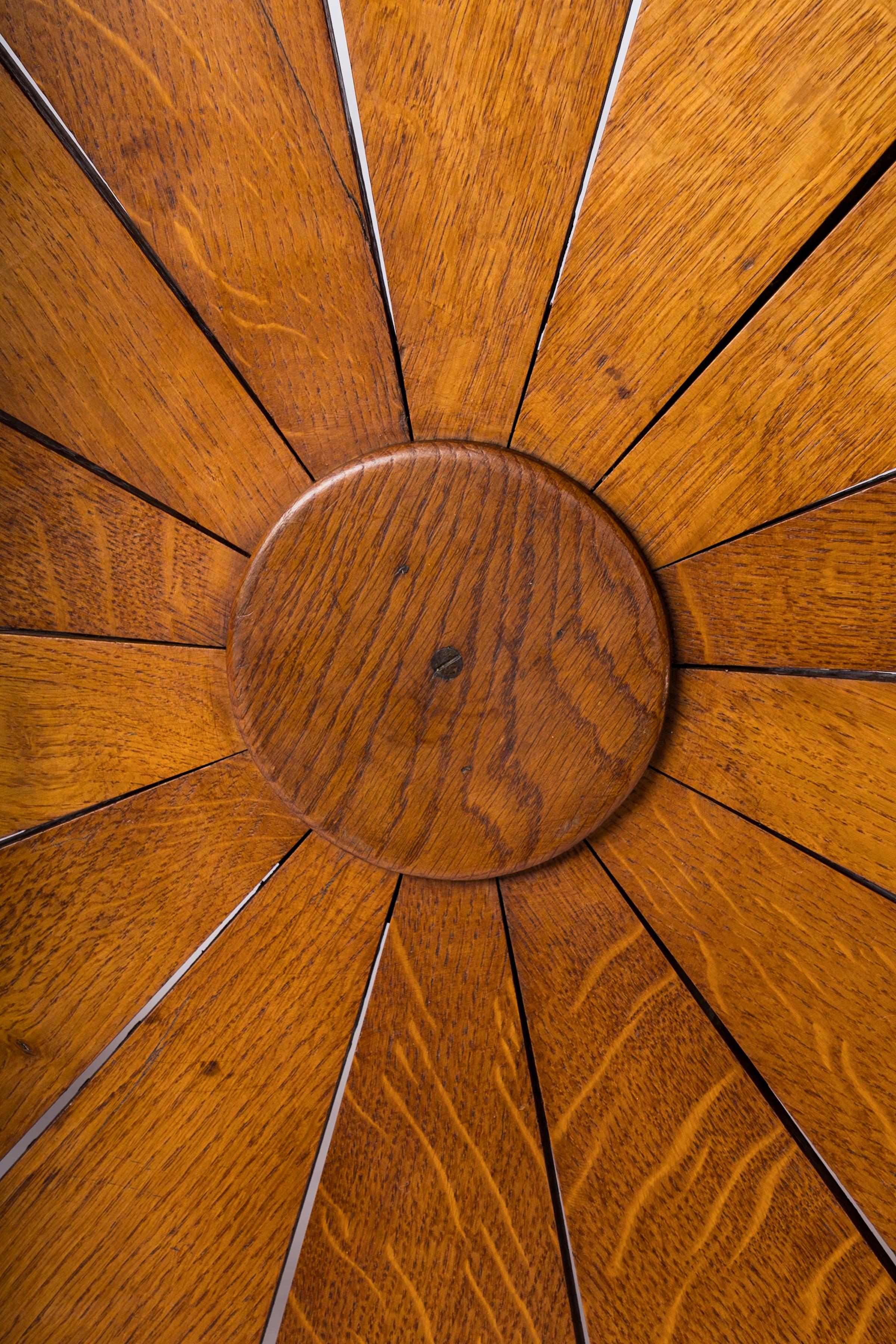 Table basse ronde à lattes en Oak Oak en forme de marguerite - France 1950's en vente 3