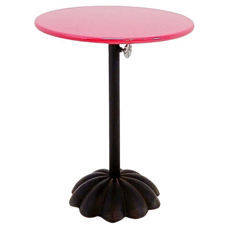 Table d'appoint "Daisy" Plateau en métal rose en vente