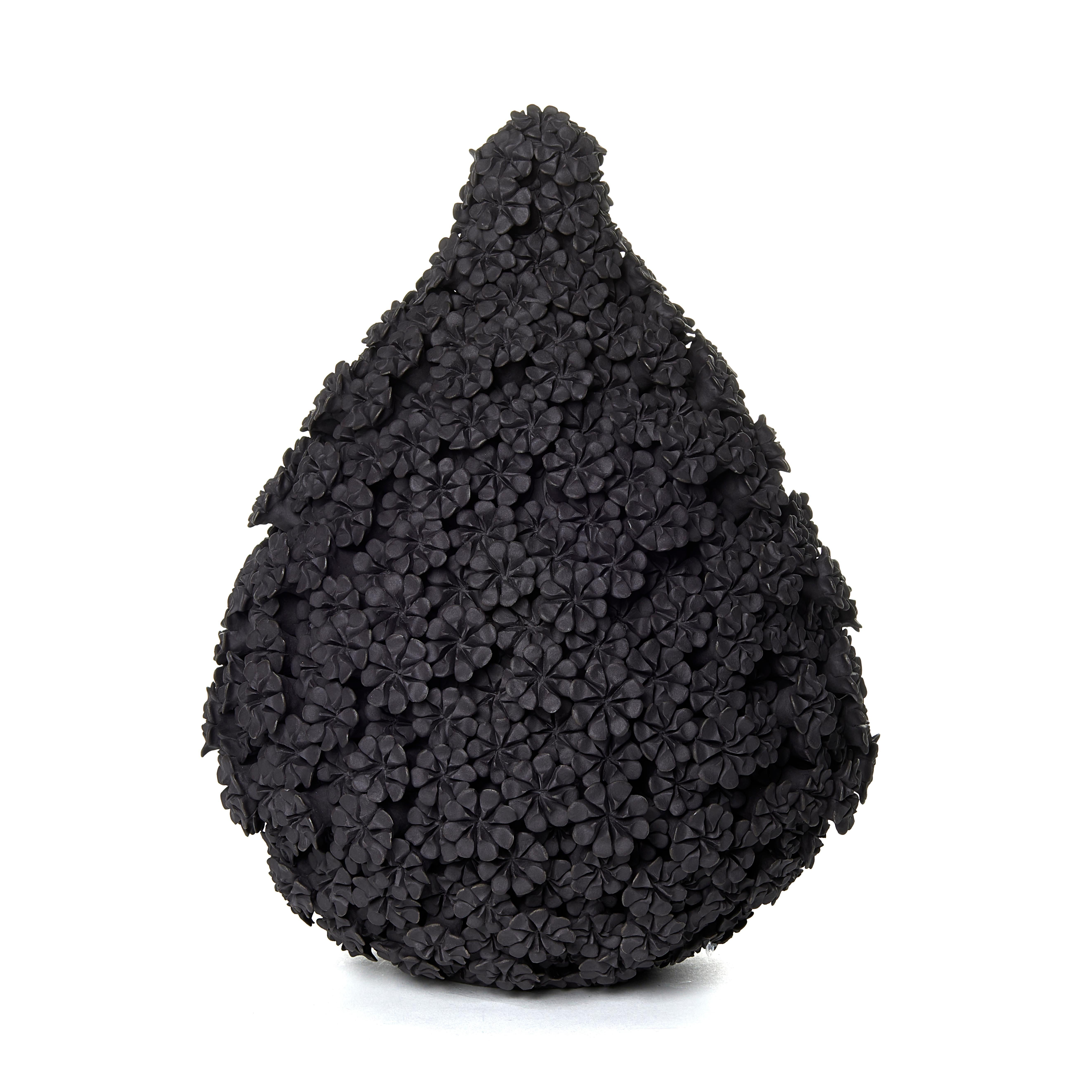 Daisy teardrop is a unique hand-sculpted black stoneware sculpture completely covered in a multitude of individually handmade flowers by the British artist Vanessa Hogge.

Vanessa Hogge breathes life into her clay in the form of dahlias,