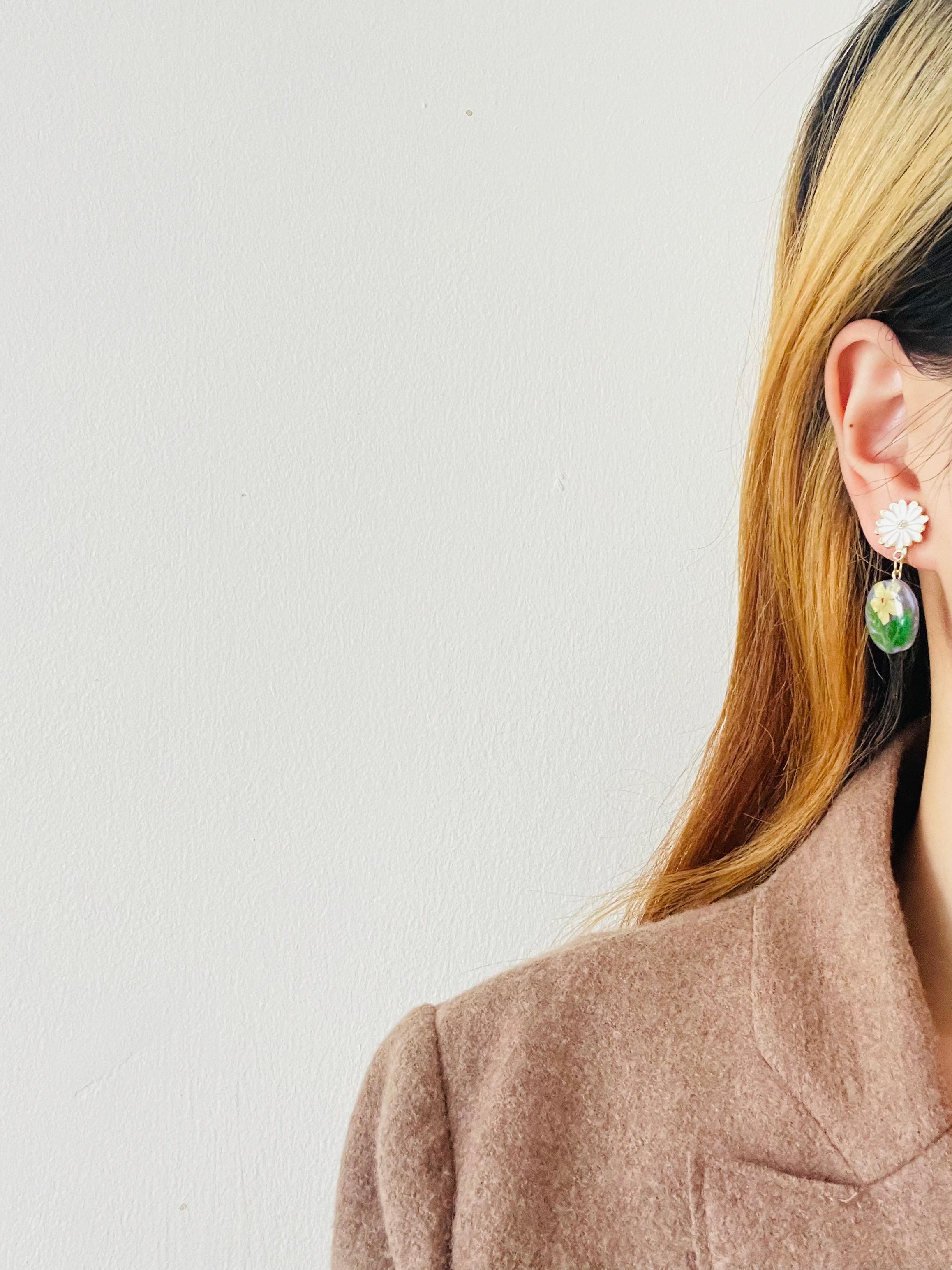 Daisy White Flower Amber Oil Painting Green Leaf Oval Retro Drop Clip Earrings Unisexe en vente