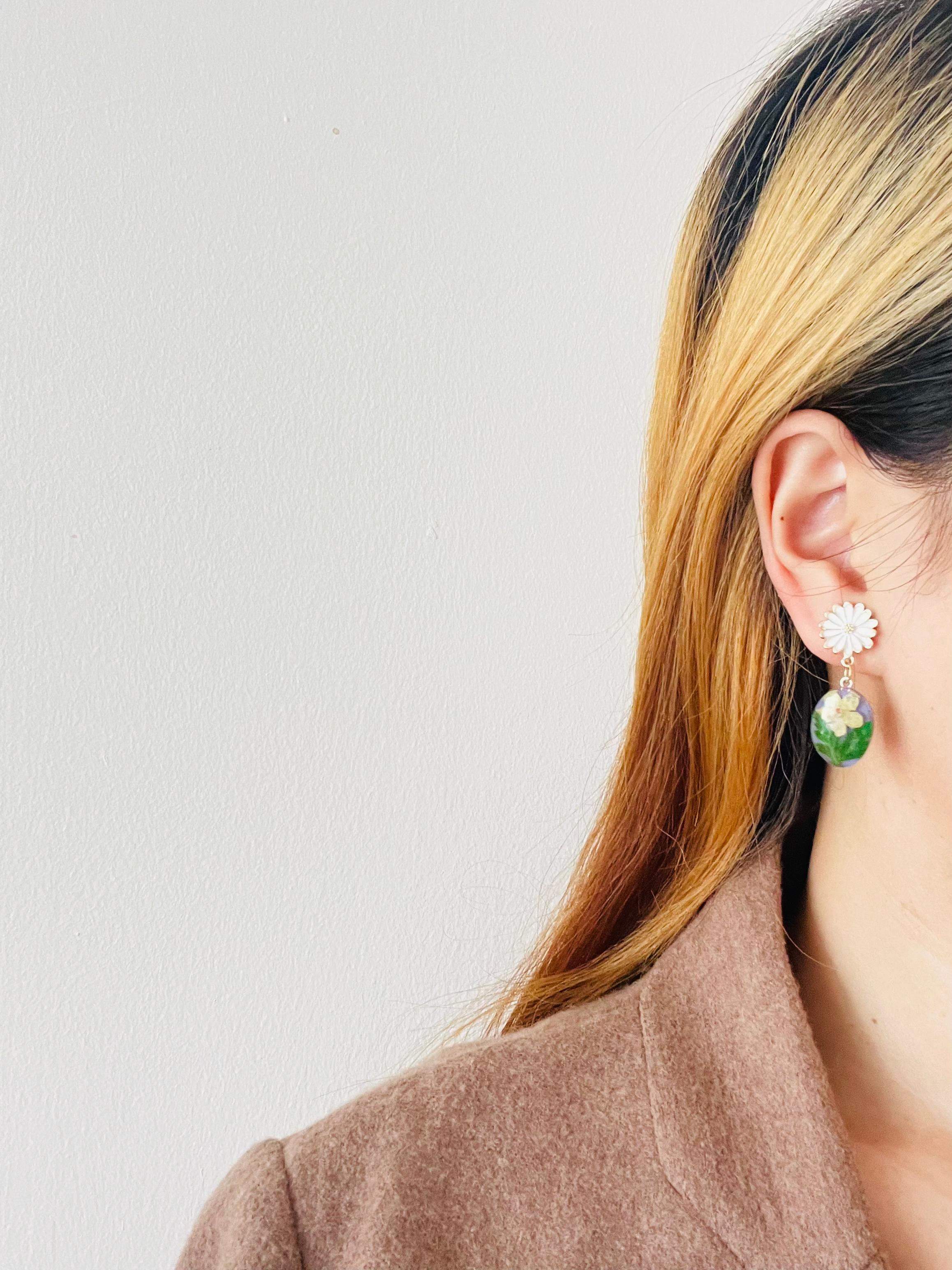 Daisy White Flower Amber Oil Painting Green Leaf Oval Retro Drop Clip Earrings en vente 1
