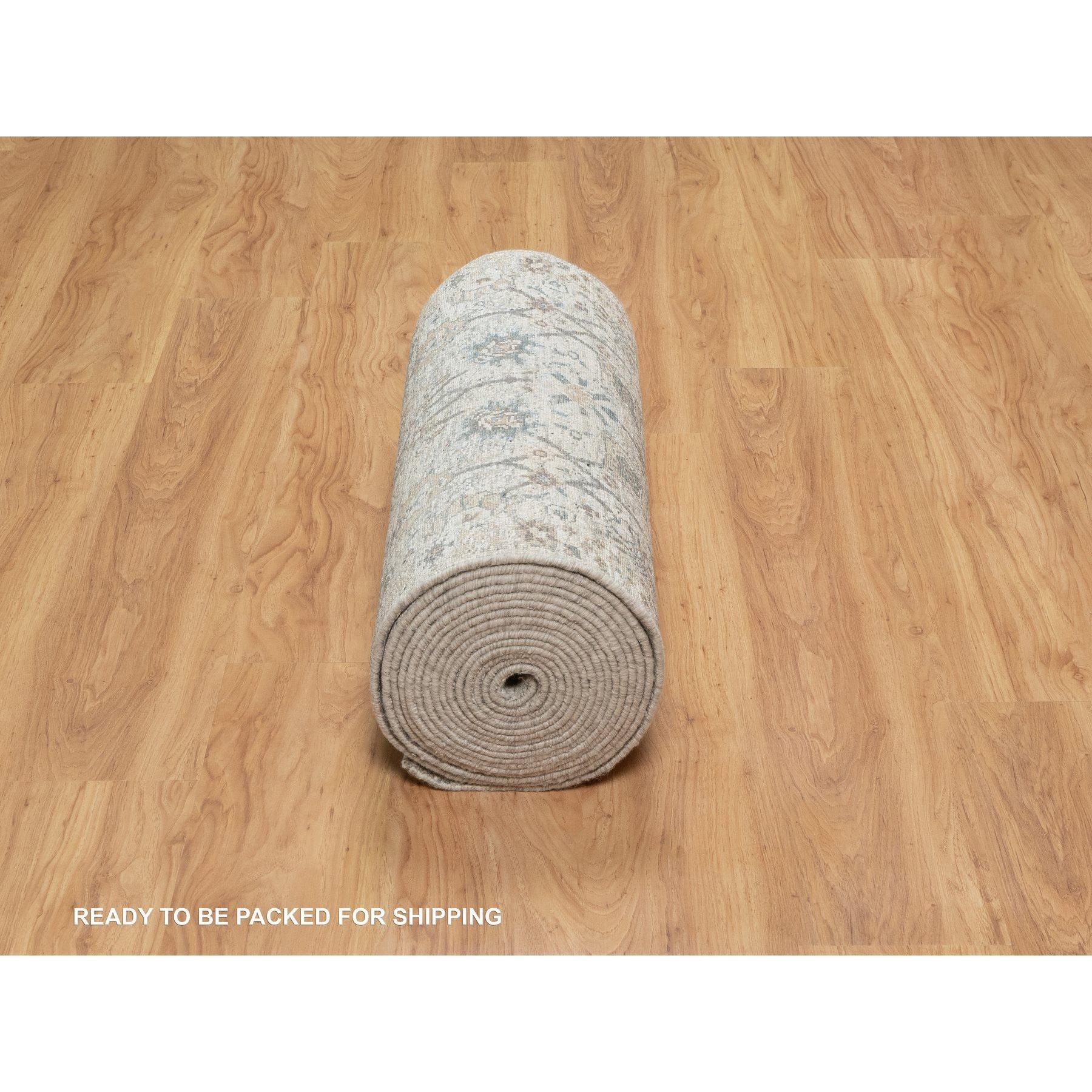 Tapis de course noué à la main Daisy White Sickle Leaf Design Silk & Wool 2'7