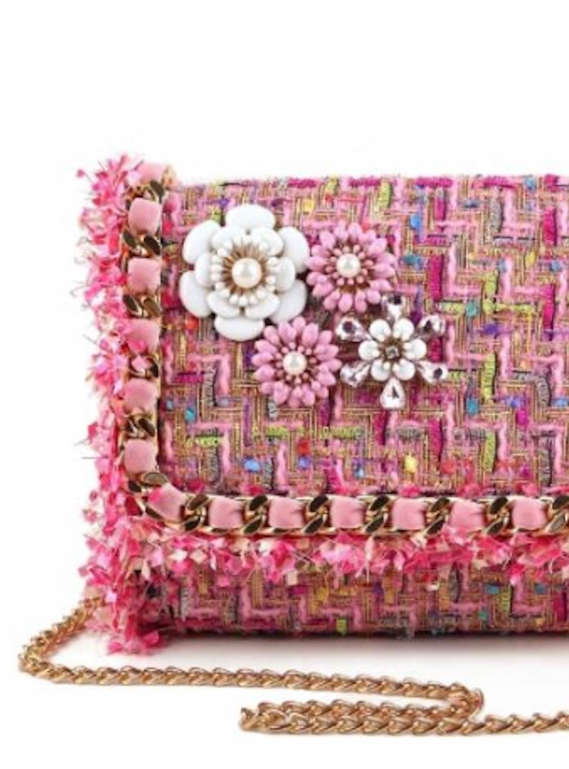 Magnetic snap closure
Floral charms w/faux pearls on front flap
Tweed fabric w/frayed edges
Velvet ribbon woven through chain on front flap
Interior patch pocket
Removable woven velvet chain strap

Measurements:
Length: 8in / 20.32cm
Width: 2.5in /