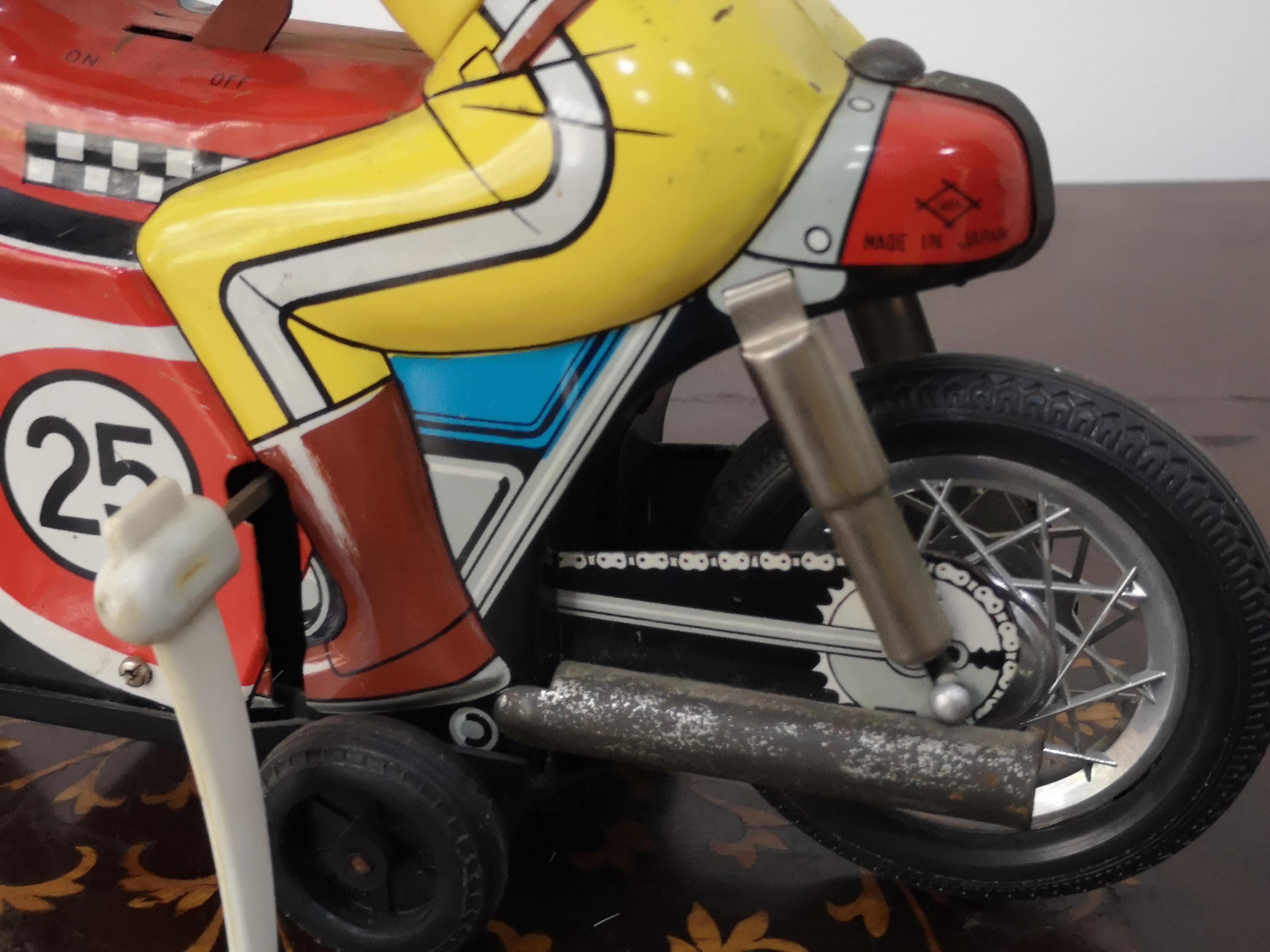 Daiya Japan 1960s Motorcycle - Stunt Driver - Tin Motorcycle Tin Toy  For Sale 2