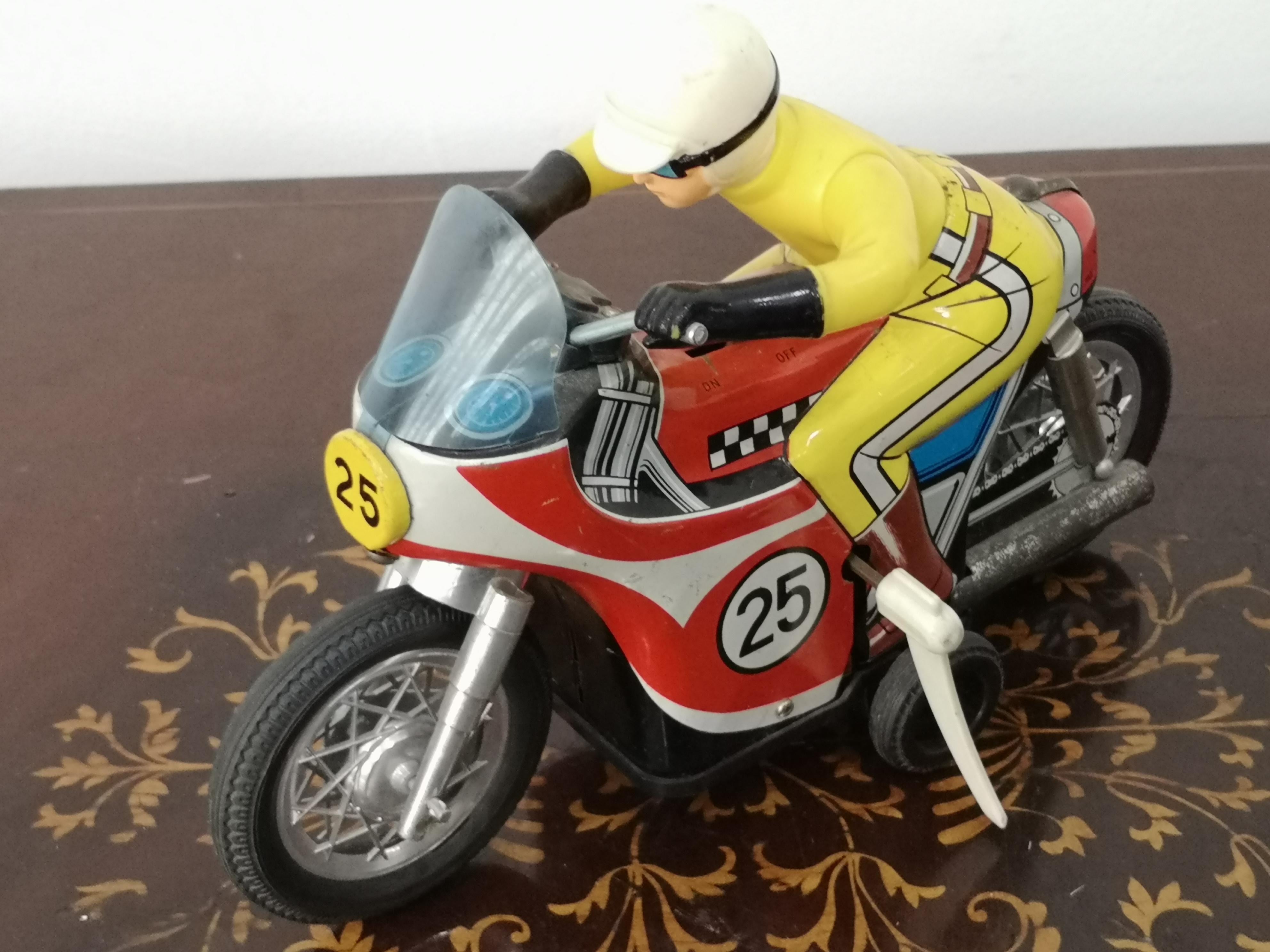 Daiya Japan 1960s Motorcycle - Stunt Driver - Tin Motorcycle Tin Toy  For Sale 4