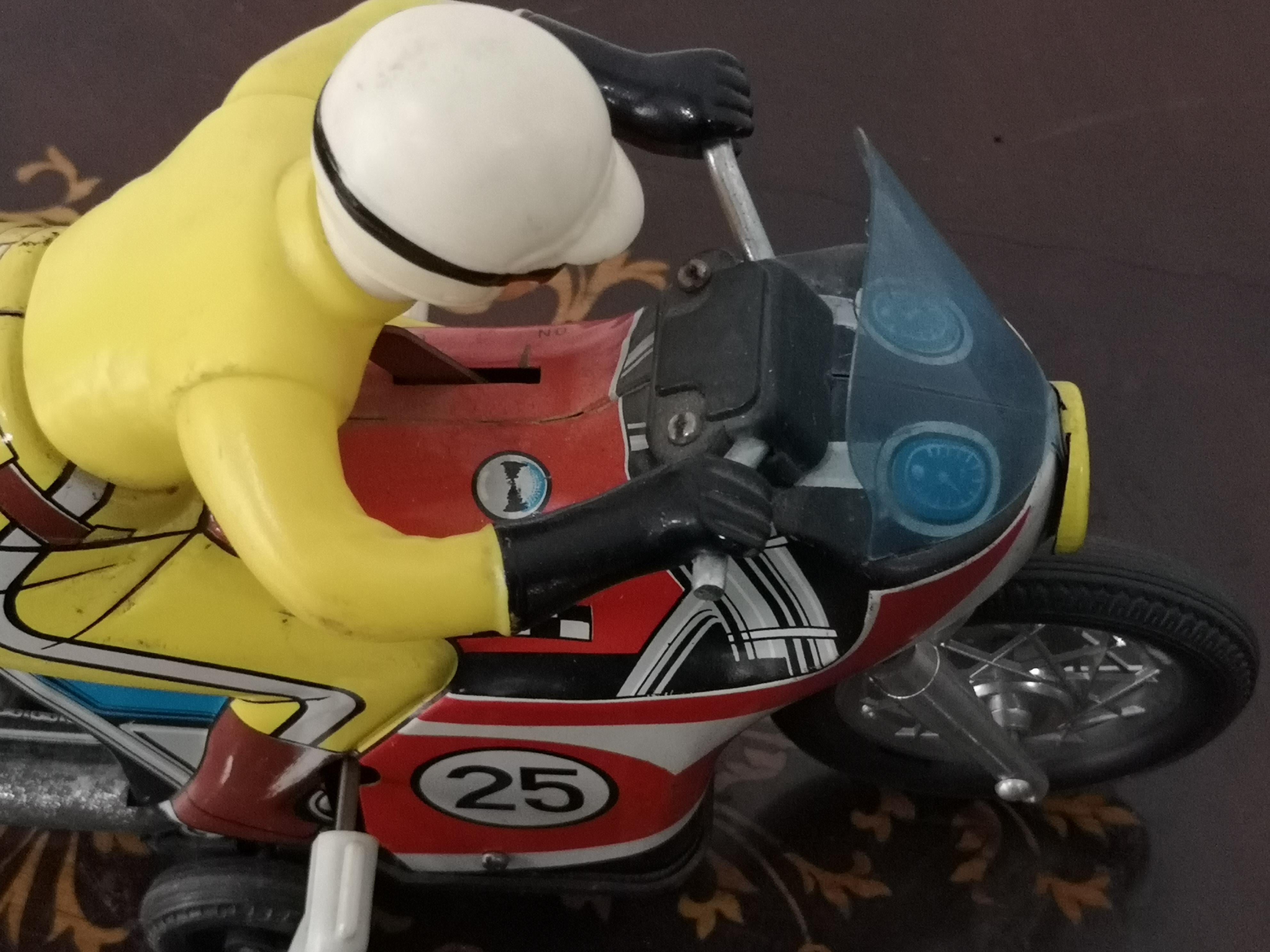 Daiya Japan 1960s Motorcycle - Stunt Driver - Tin Motorcycle Tin Toy  For Sale 7