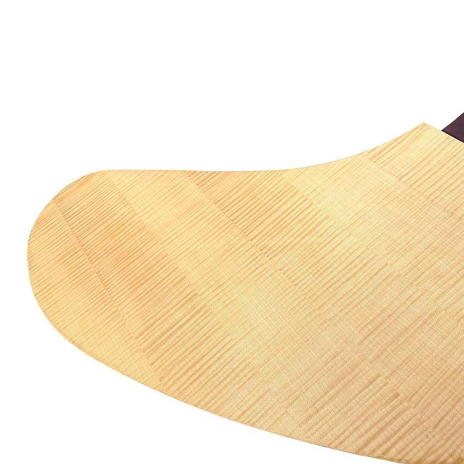 Scrivania in legno di sicomoro scolpito 