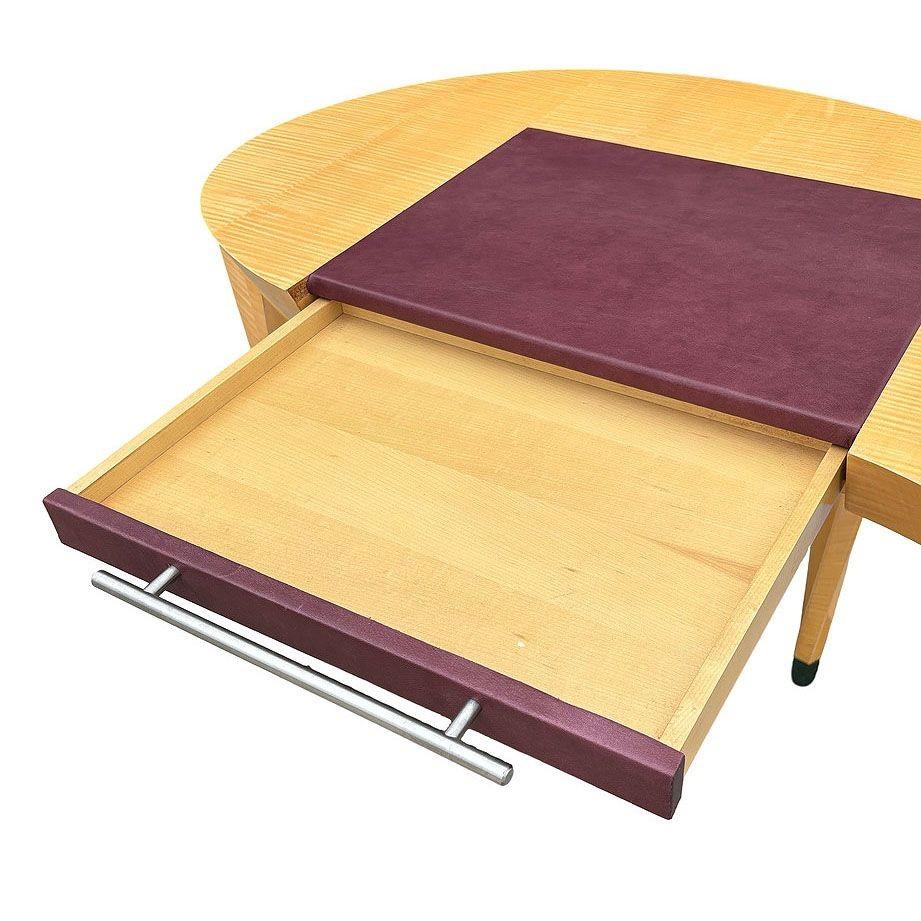 Scrivania in legno di sicomoro scolpito 