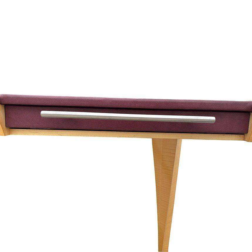 Scrivania in legno di sicomoro scolpito 