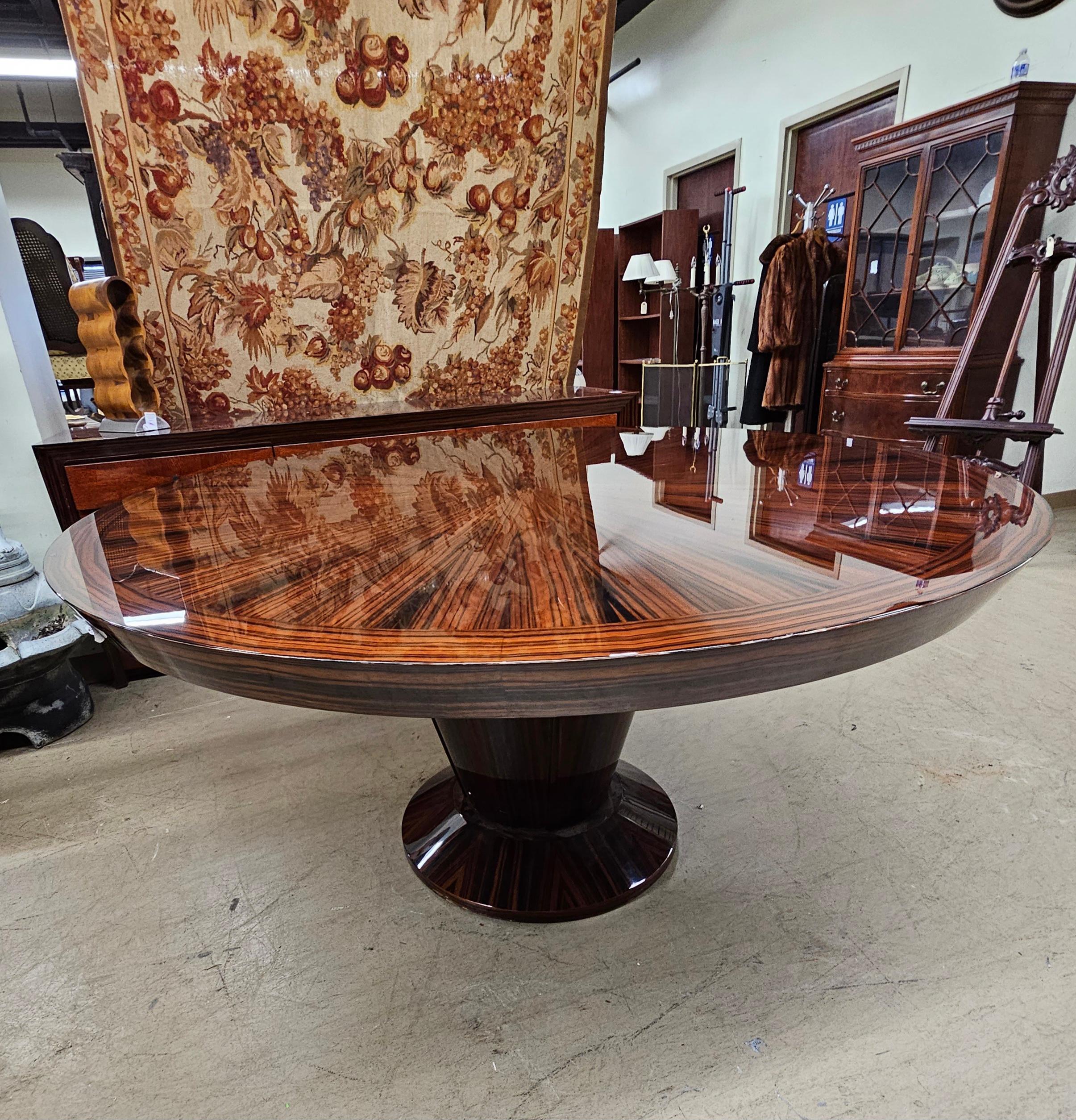 Dakota Jackson Heraldic Collection Mixed Rosewood and Ebony Round Dining Table In Good Condition For Sale In Germantown, MD