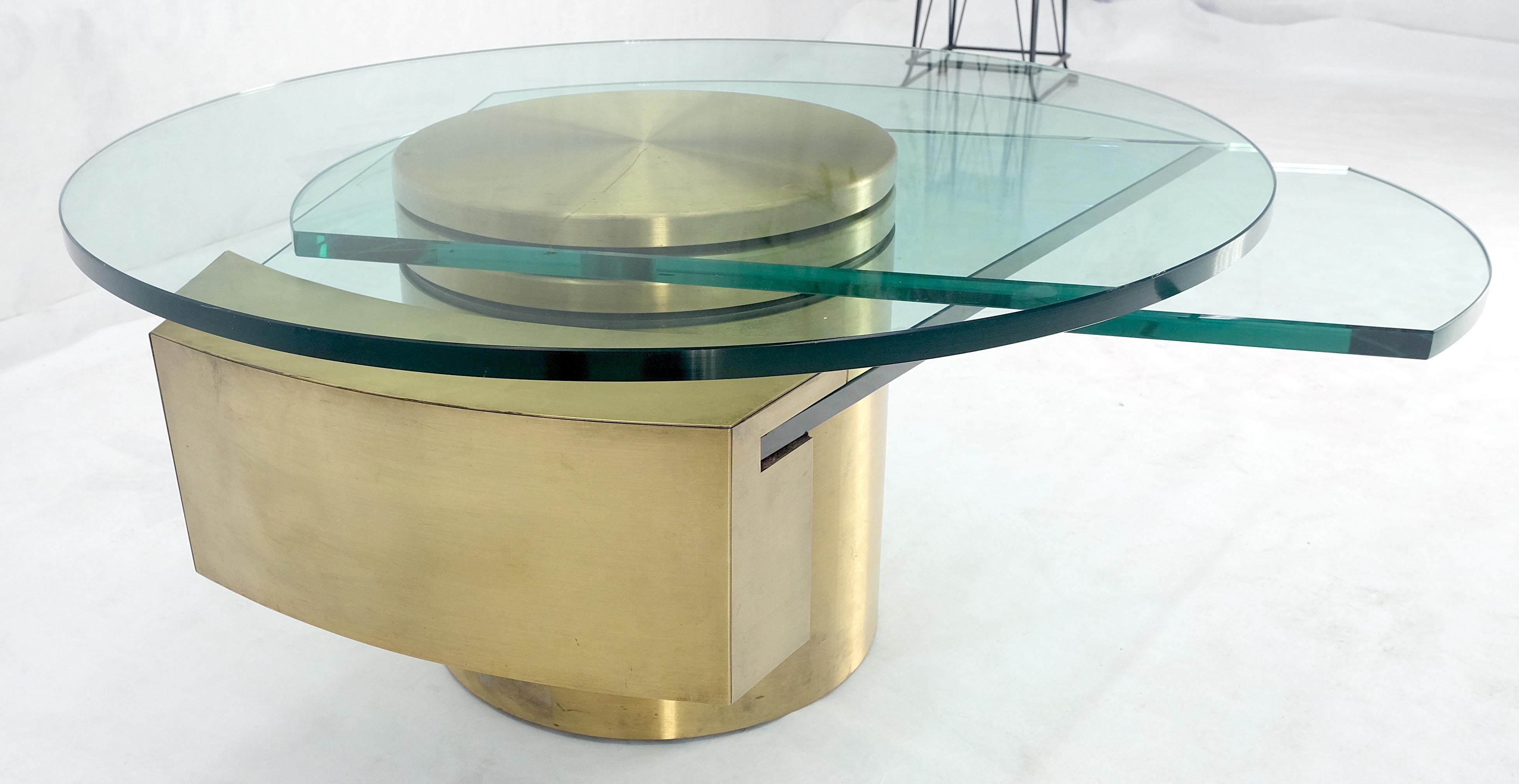 Américain Table basse ronde à remontage automatique de l'horloge mécanique Dakota Jackson en vente