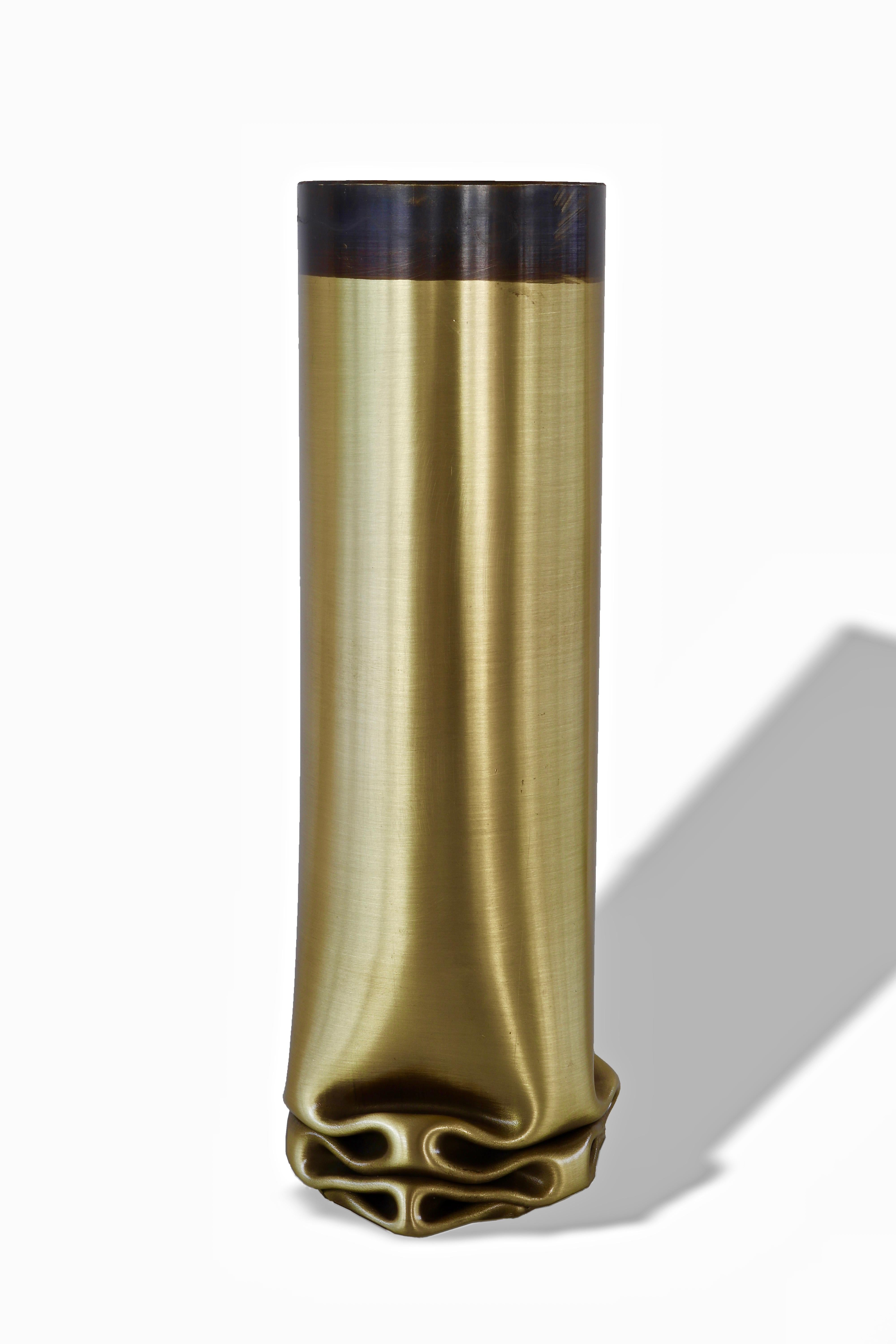 Cylindrical modern vase in brass molded with fire to obtain the effect of a piece that is melting. The surface can be natural satin brass or bronze patina brass .Part of the hot brass/copper collection.
The hot brass vase can be exposed together