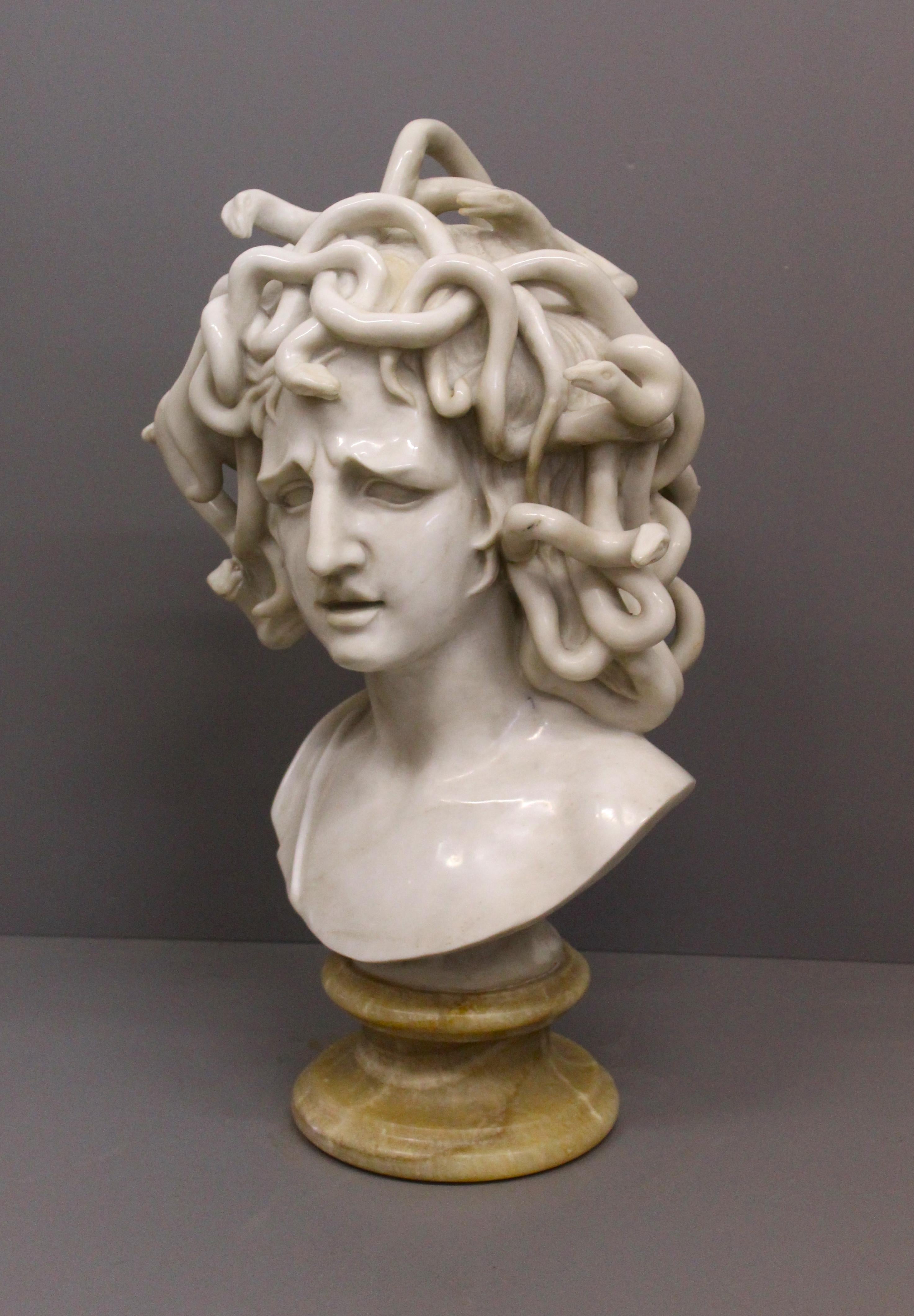 Dal Modello di Gian Lorenzo Bernini - Kultur, „Medusa“ (Marmor) im Angebot