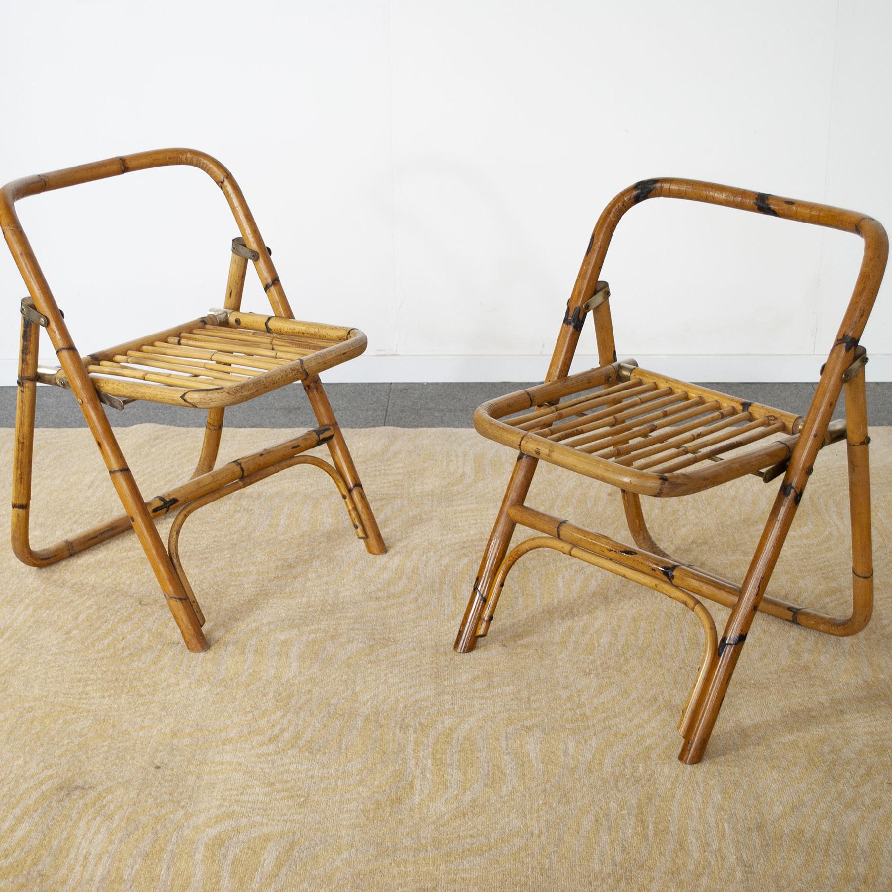 Set of two italian bamboo folding chairs very confortable, embellished with brass hinges and rods produced by Dal Vera mid 60s.
 