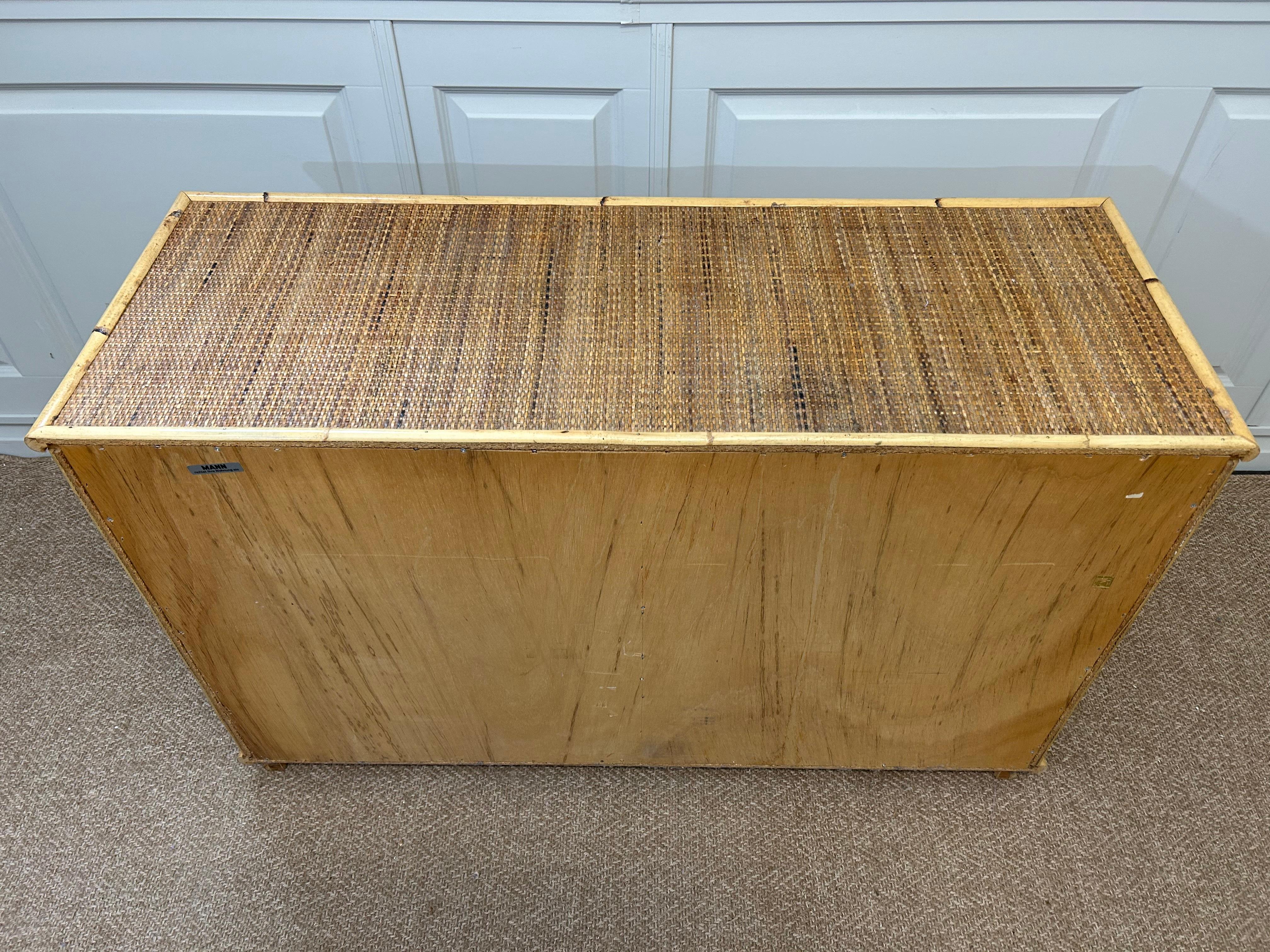 Aparador Dal Vera, bambú y mimbre de ratán, Italia, principios de los 80 finales del siglo XX en venta