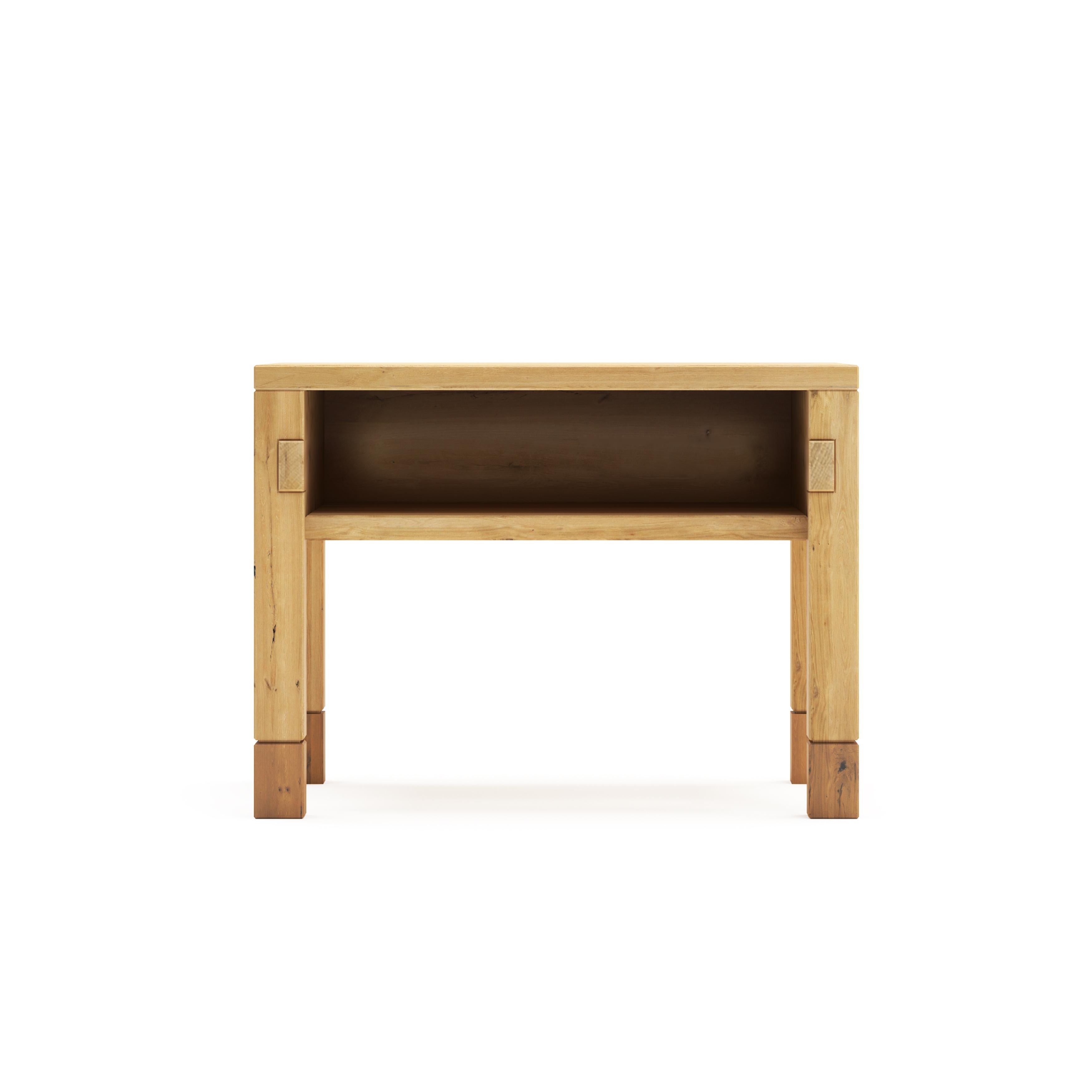 Der Dala-Bed Beistelltisch ist ein stilvolles, funktionelles Stück für jedes Schlafzimmer. Dieser schöne Tisch verfügt über eine Schublade zur Aufbewahrung und ein Design, das Ihrem Schlafzimmer einen Hauch von Schönheit verleiht

Alle Tektōn-Stücke