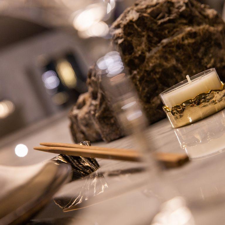 Dala: Elegante Palillero Envejecido con Diseño de Algodón Ecológico Inspirado en Plantas en Nuevo estado para la venta en Porto, PT