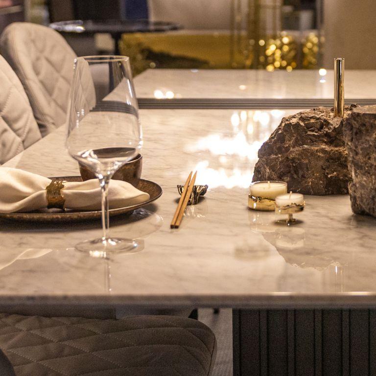 Dala: Elegante Palillero Envejecido con Diseño de Algodón Ecológico Inspirado en Plantas Siglo XXI y contemporáneo en venta