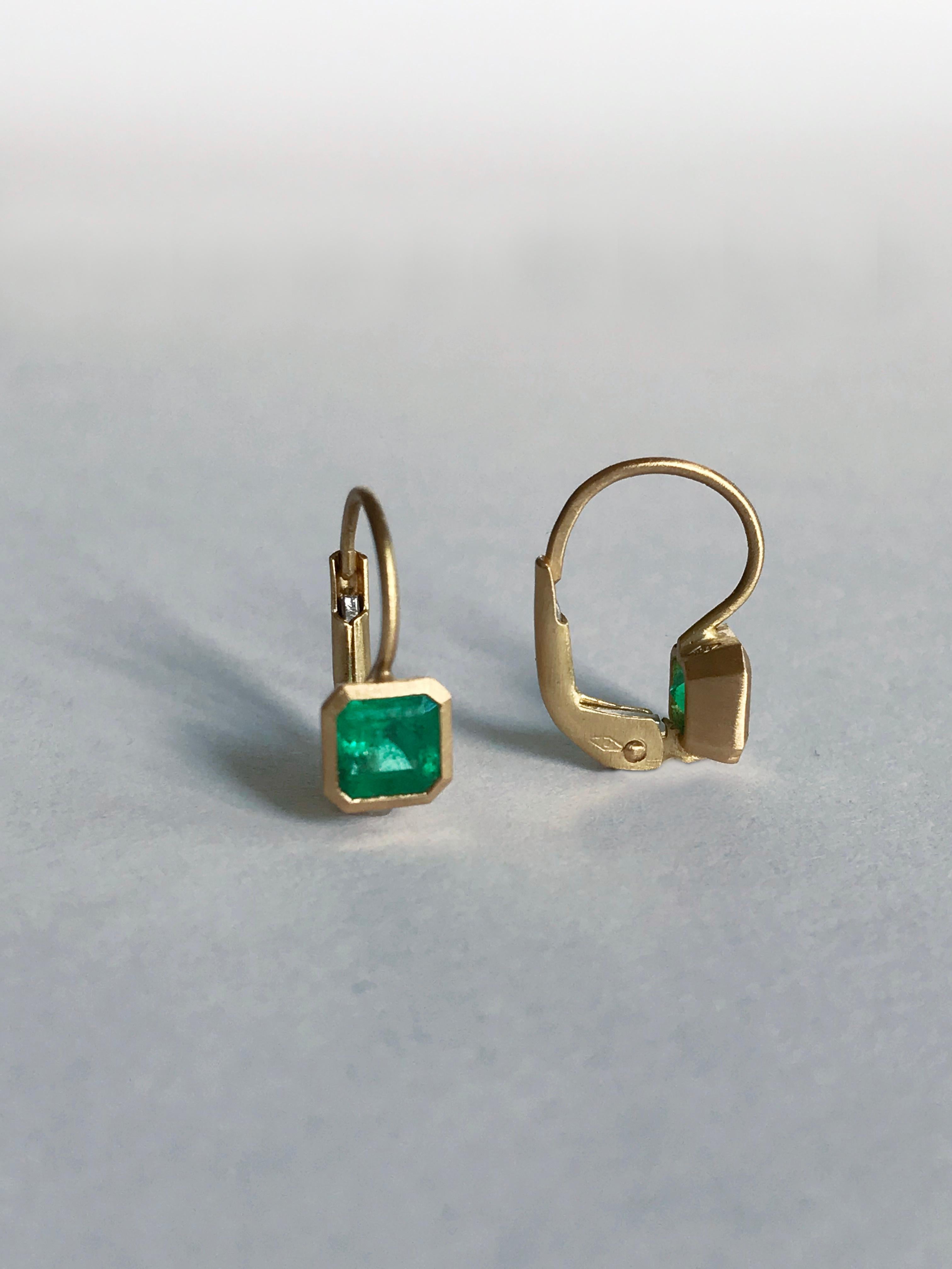 Emerald Cut Dalben 0.9 Carat Colombian Emerald yellow Gold Tiny Earrings For Sale