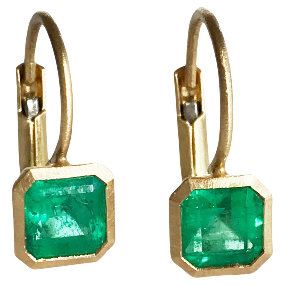 Dalben 0.91 Carat Colombian Emerald Yellow Gold Tiny Earrings For Sale
