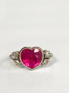 Dalben Anello in oro con rubino taglio a fetta di forma Hart da 1,55 carati