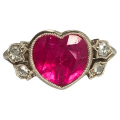 Dalben Anello in oro con rubino taglio a fetta di forma Hart da 1,55 carati