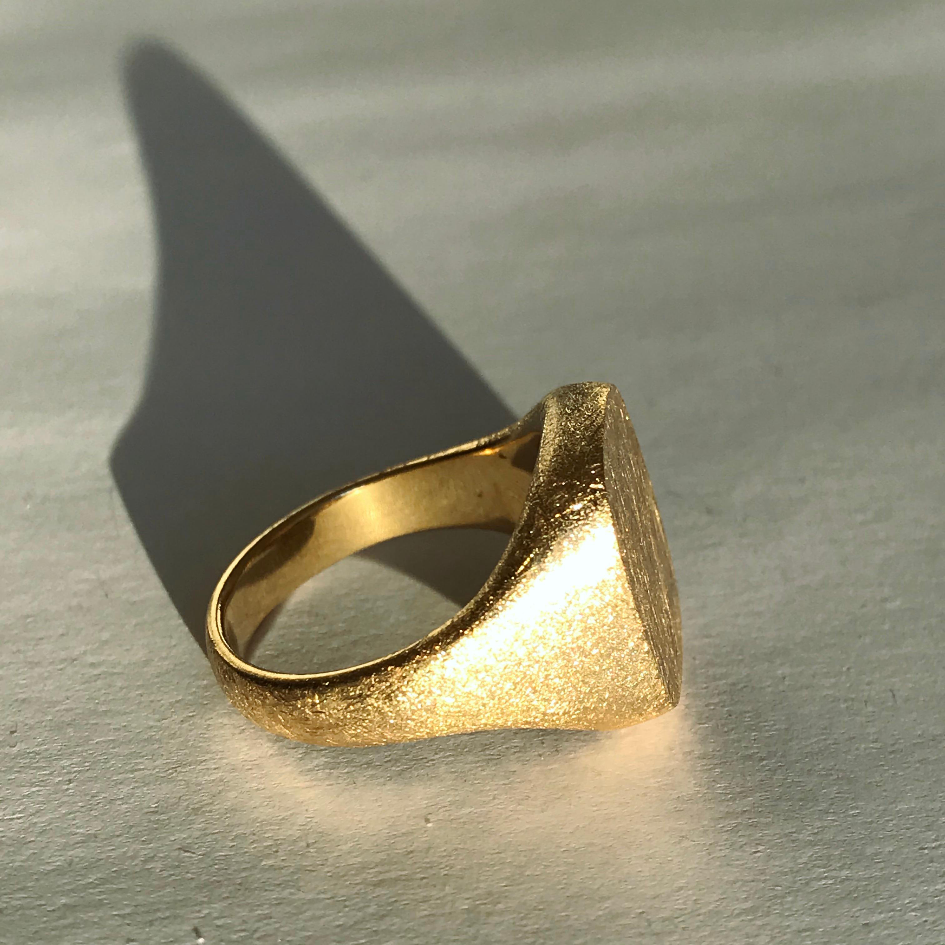 Contemporary Dalben 18 Karat Yellow Gold Signet Ring For Sale