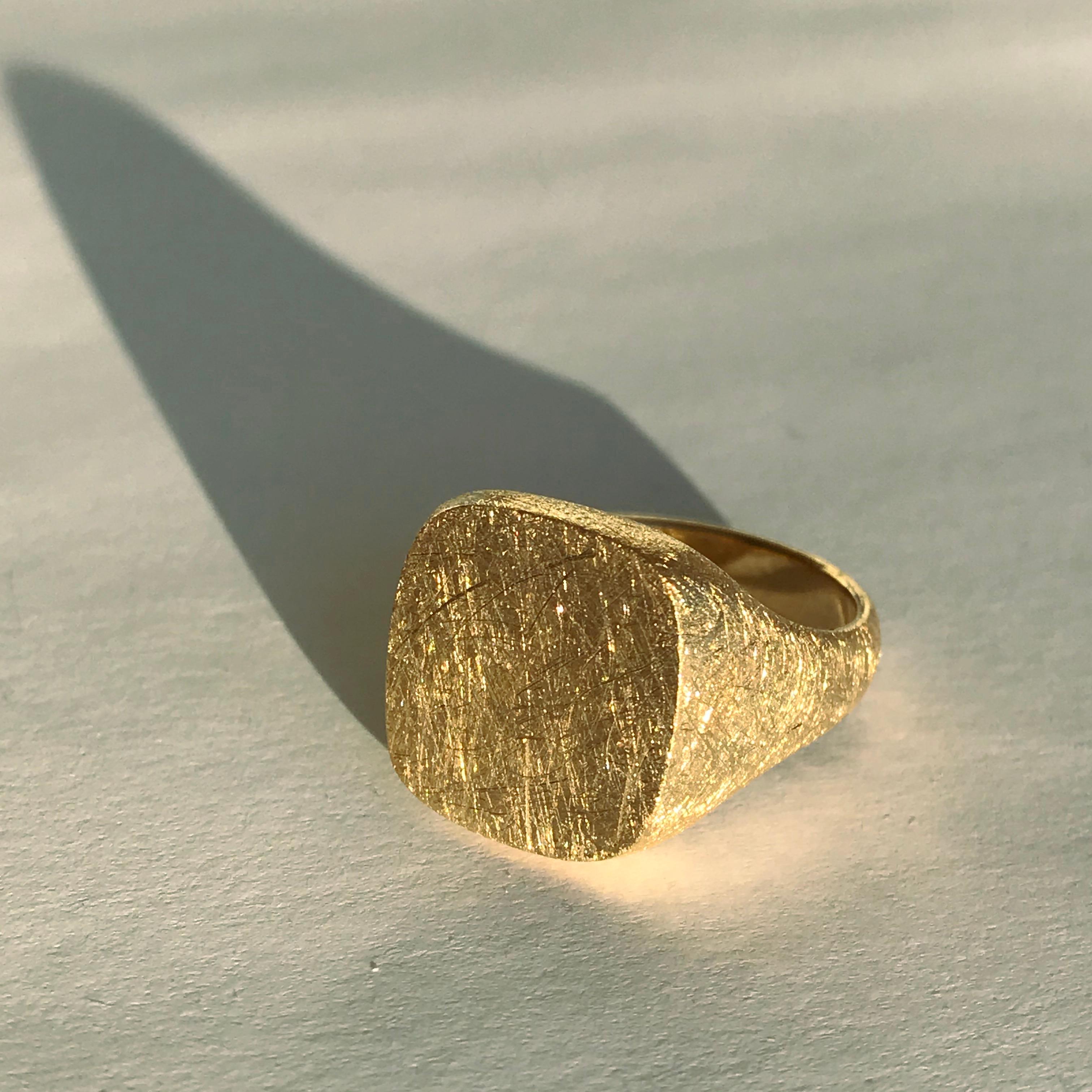 Dalben 18 Karat Yellow Gold Signet Ring In New Condition For Sale In Como, IT