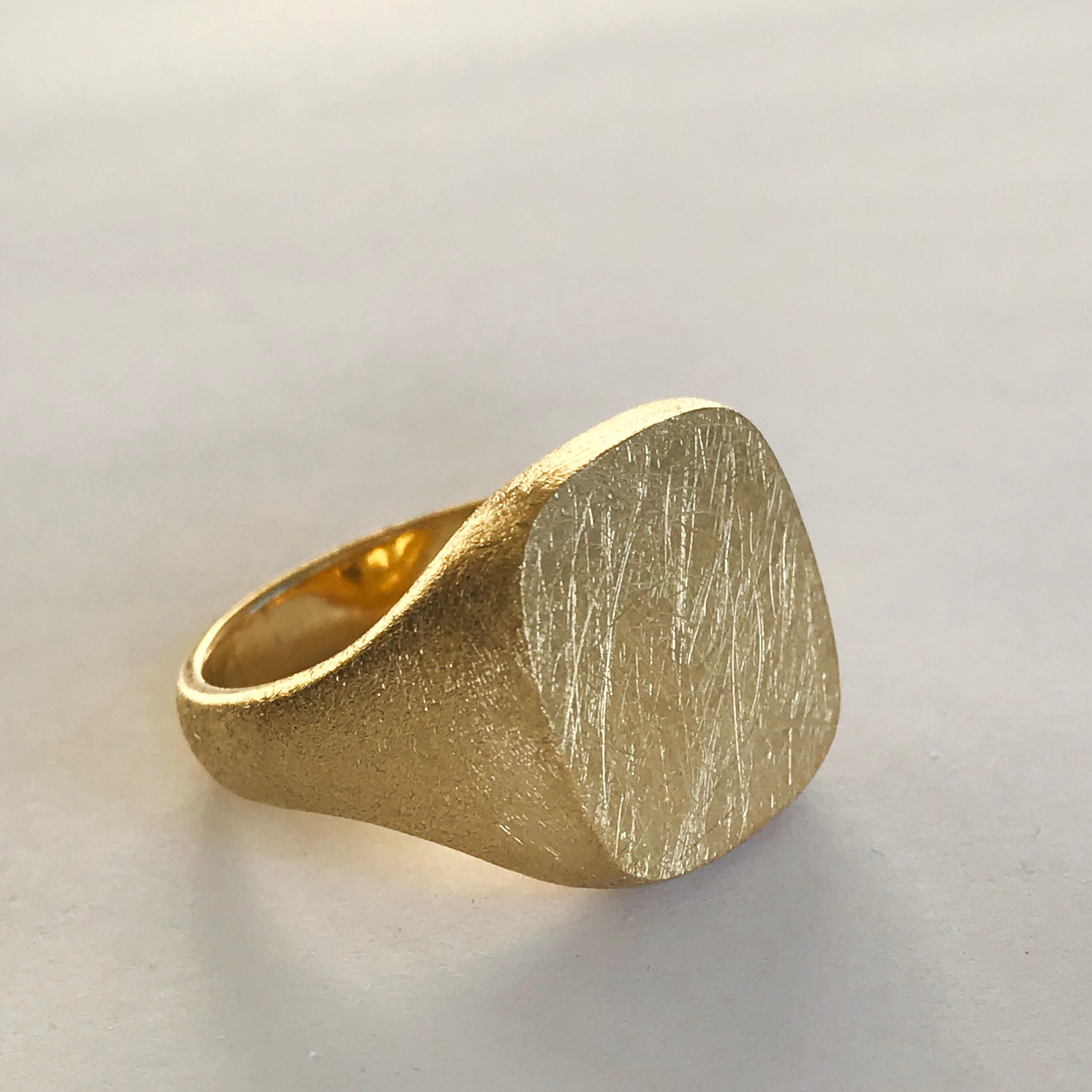 Women's or Men's Dalben 18 Karat Yellow Gold Signet Ring For Sale