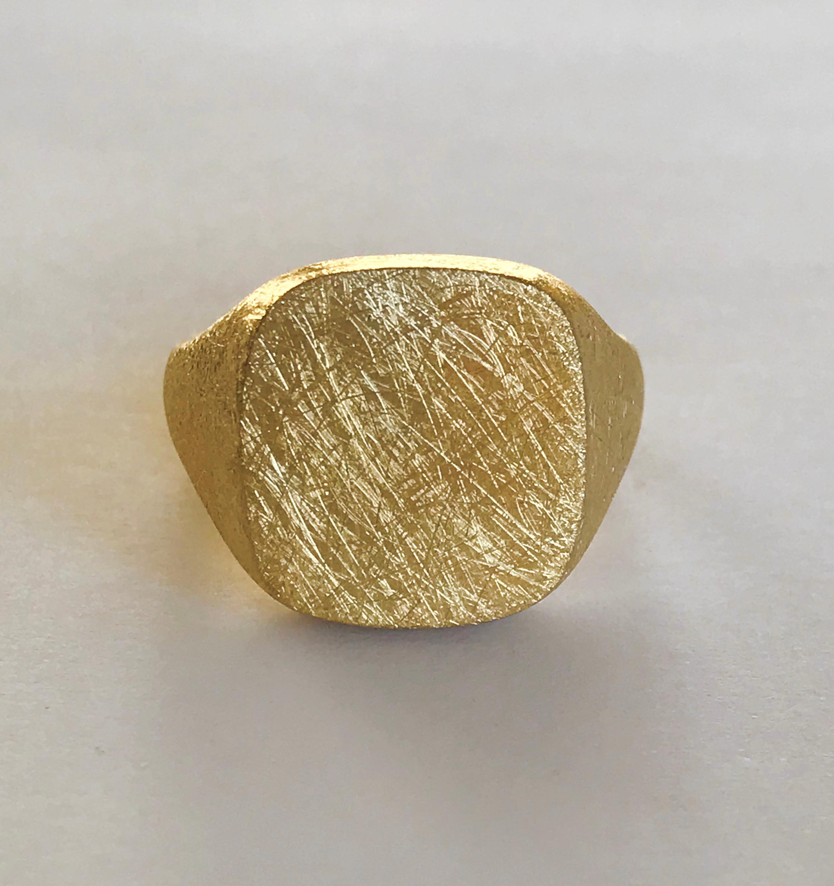 Dalben 18 Karat Yellow Gold Signet Ring For Sale 1