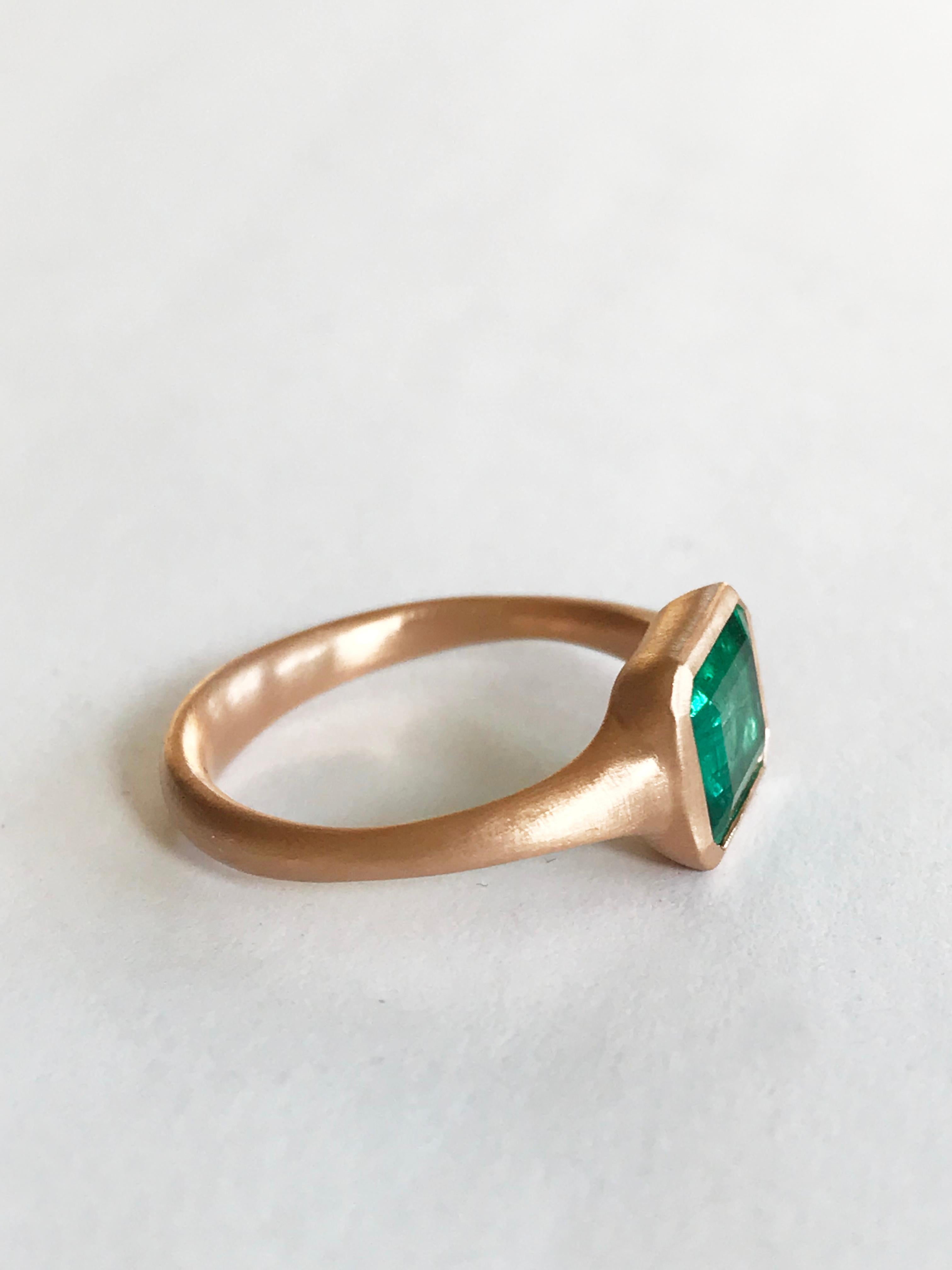 Dalben 1.95 Carat Emerald Rose Gold Ring For Sale 4