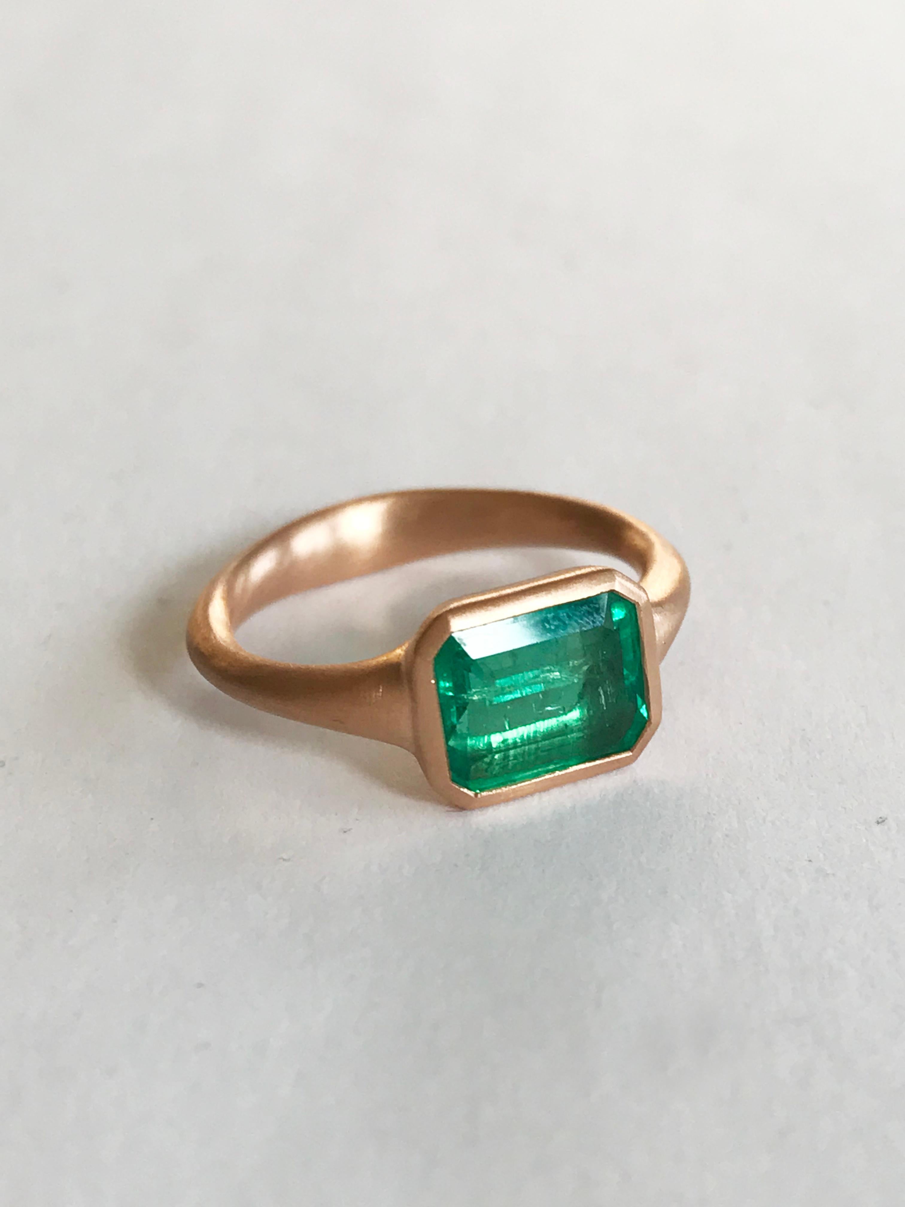 Dalben 1.95 Carat Emerald Rose Gold Ring For Sale 5