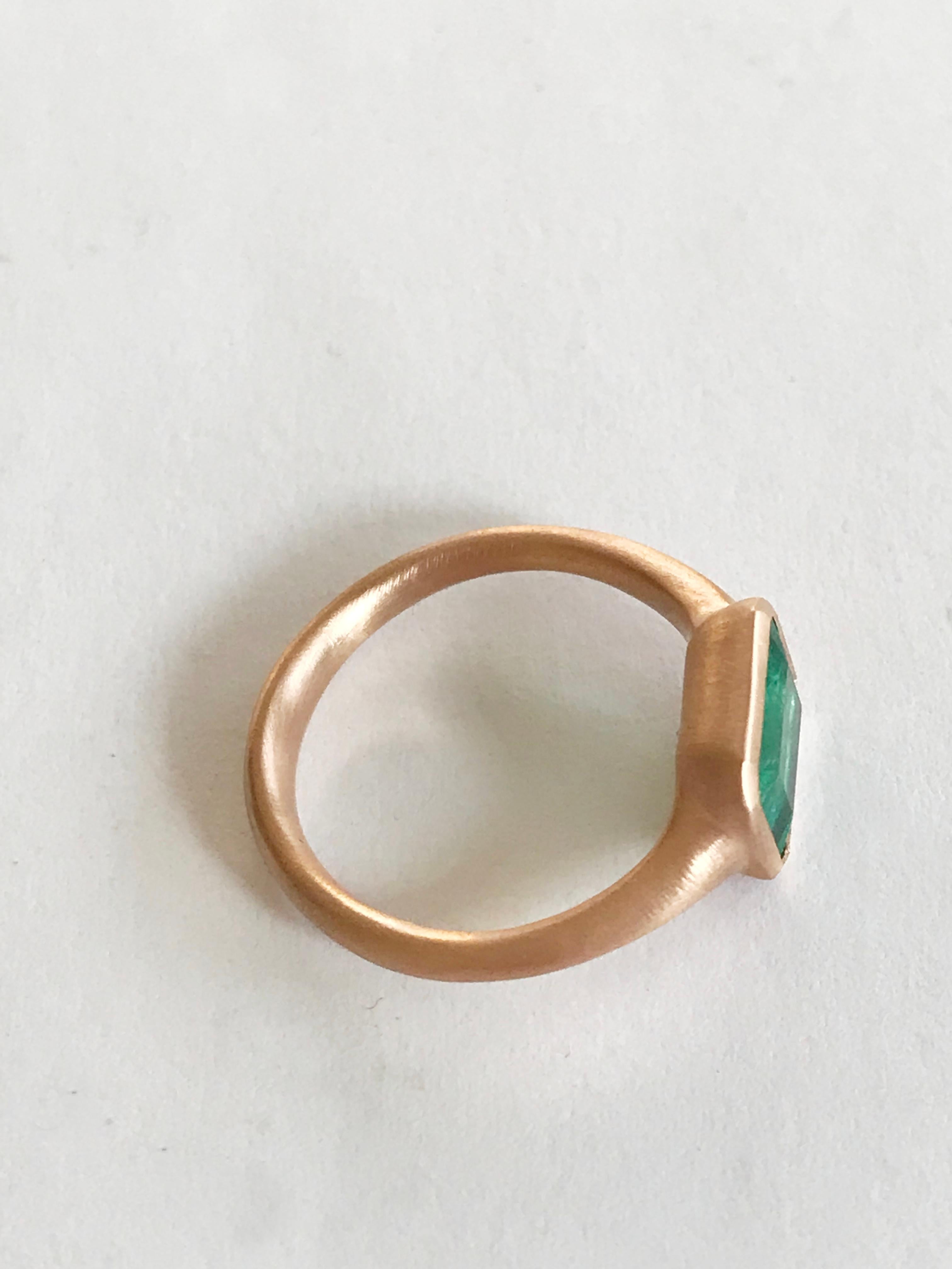 Dalben 1.95 Carat Emerald Rose Gold Ring For Sale 8