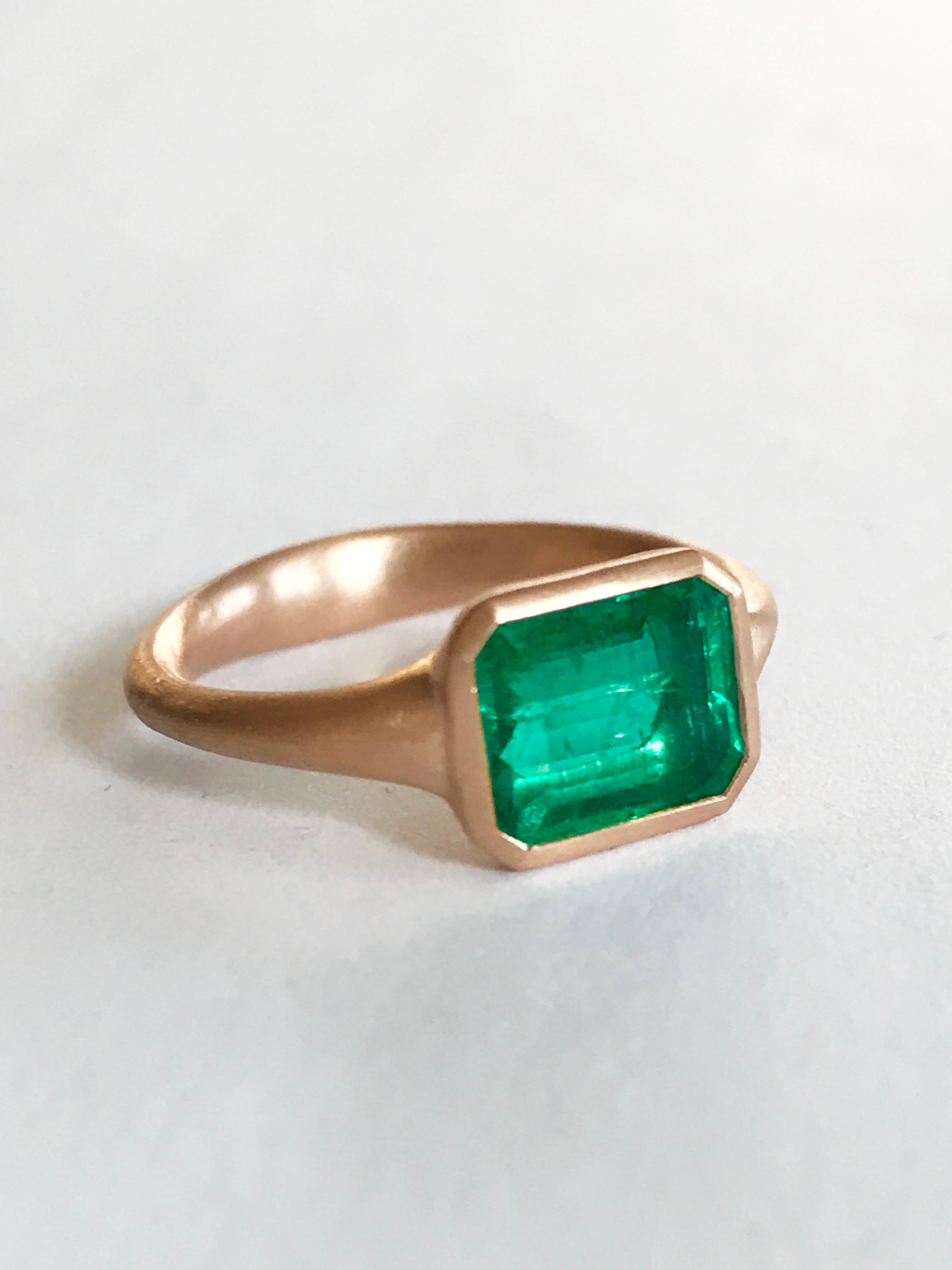 Dalben 1.95 Carat Emerald Rose Gold Ring For Sale 2