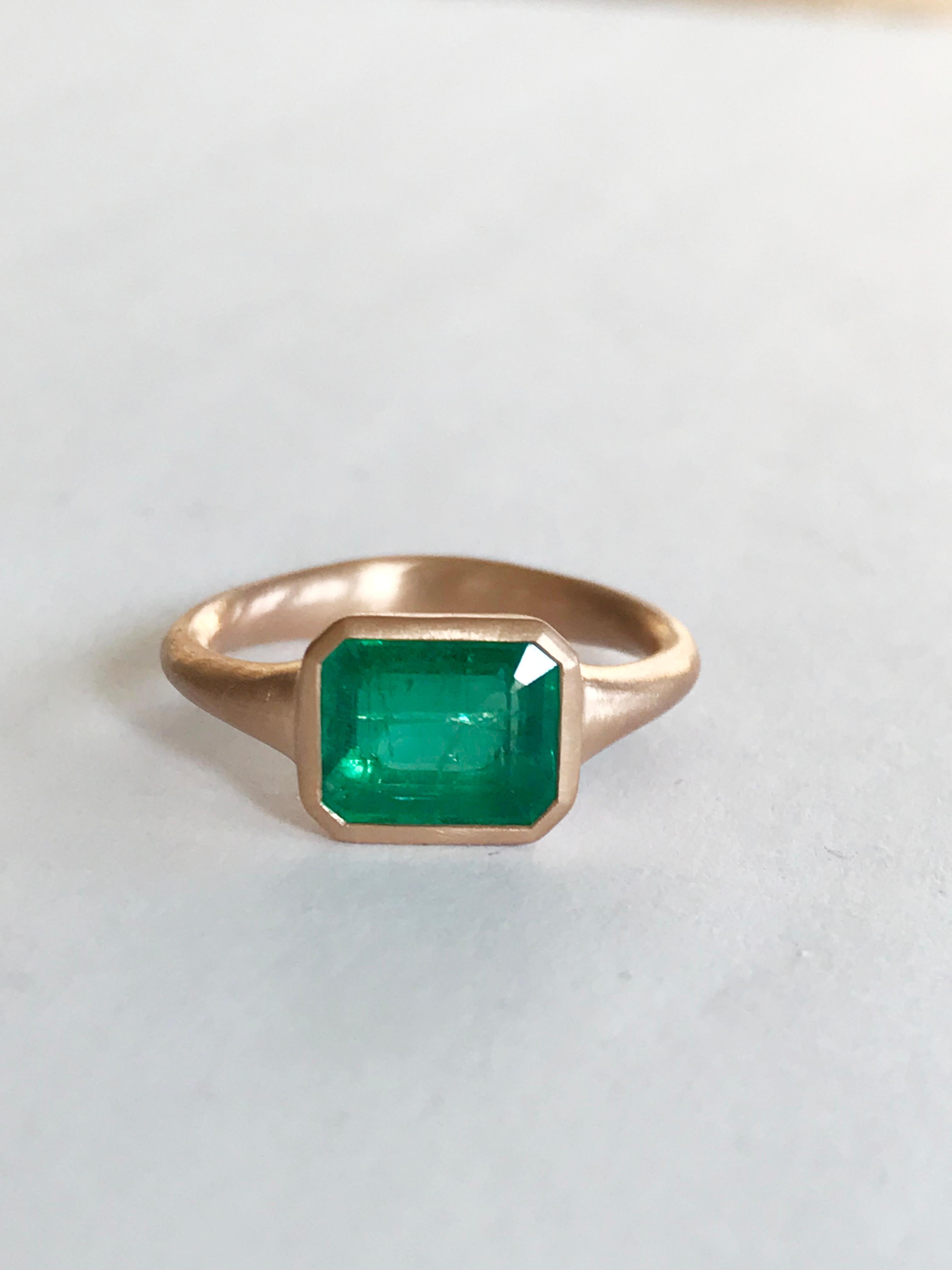 Dalben 1.95 Carat Emerald Rose Gold Ring For Sale 3